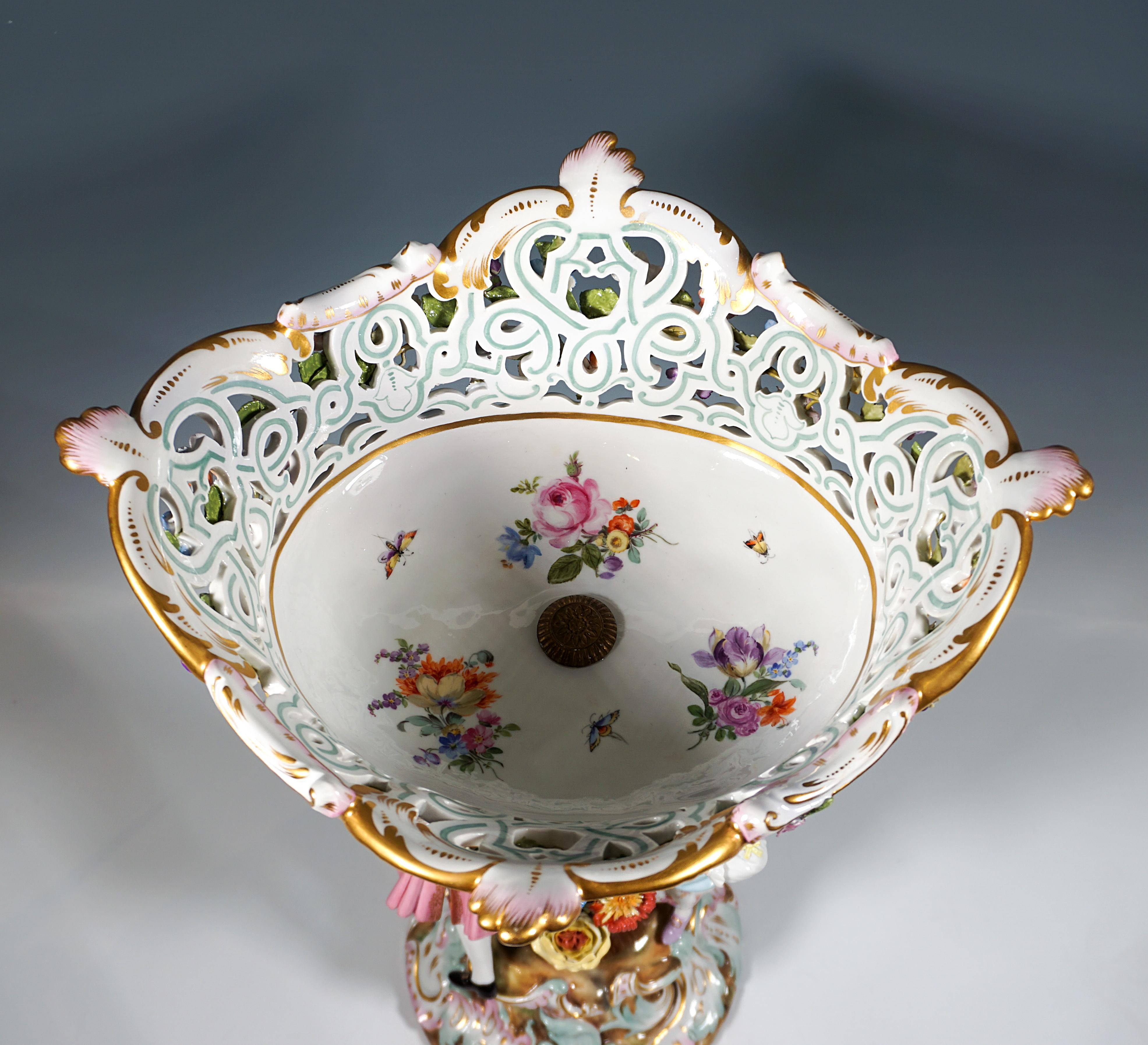 Centro de mesa Meissen Splendour con pareja de galanes sobre pedestal, Leuteritz, c 1870 en venta 1