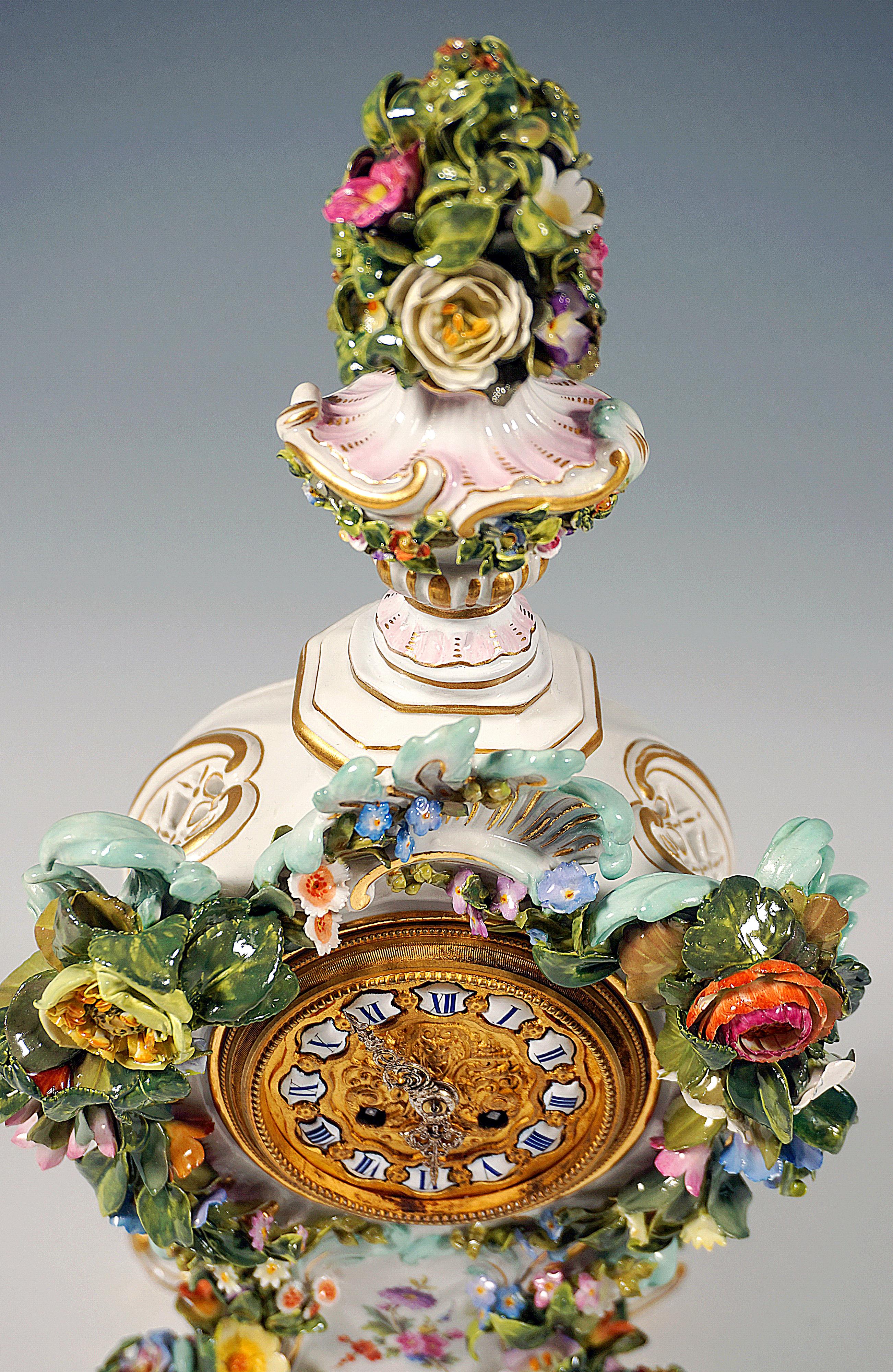 Hand-Crafted Meissen Splendour Clock with Flowers by J.J. Kaendler, Gernamy Around 1850
