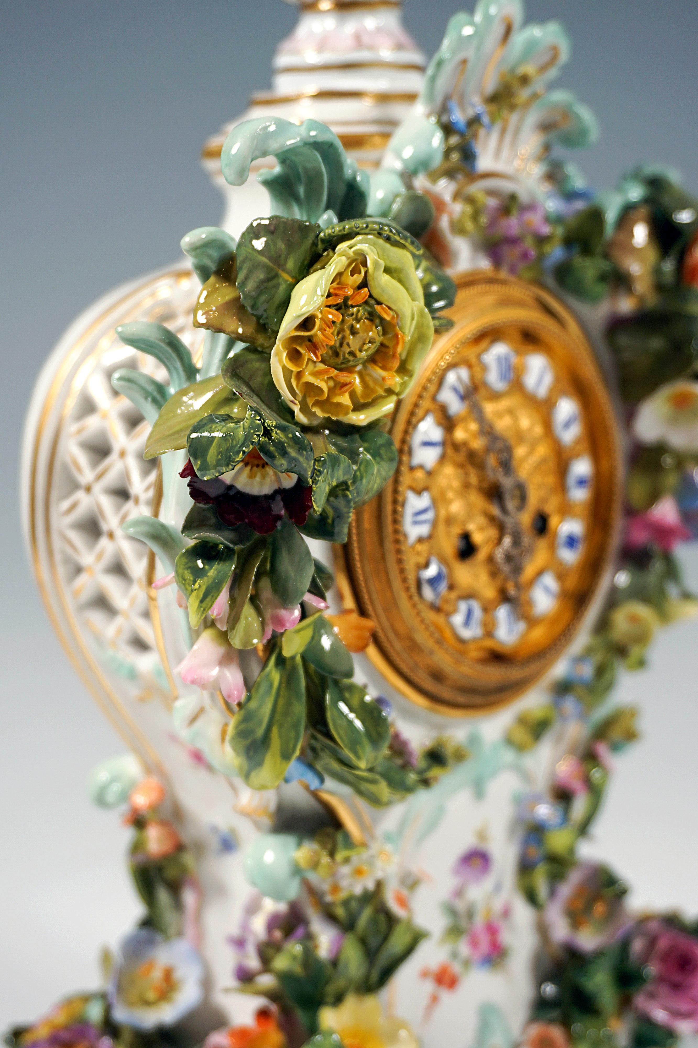 Mid-19th Century Meissen Splendour Clock with Flowers by J.J. Kaendler, Gernamy Around 1850