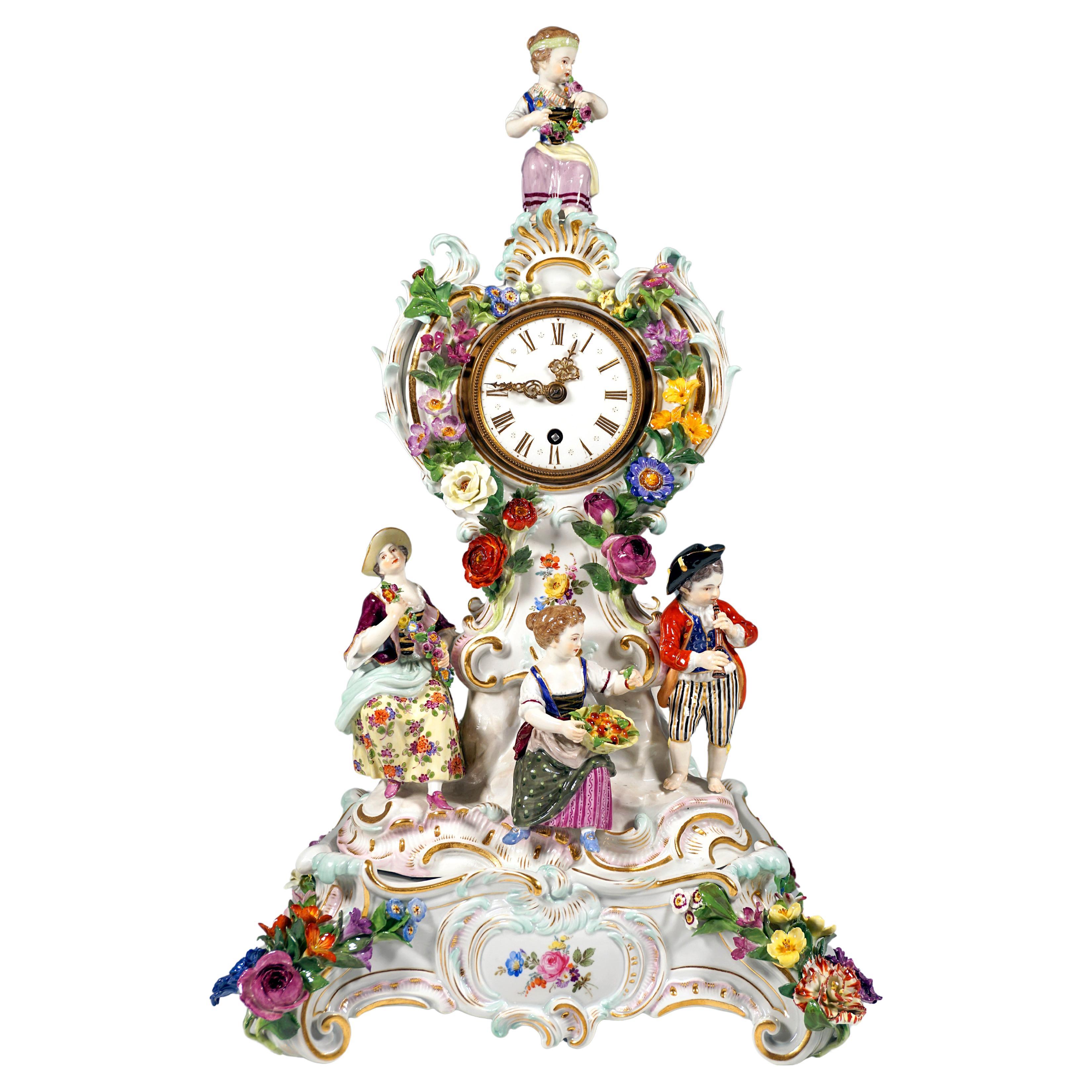Meissener Splendour-Uhr mit Gärtnerfiguren auf Sockel von Leuteritz, um 1880 im Angebot