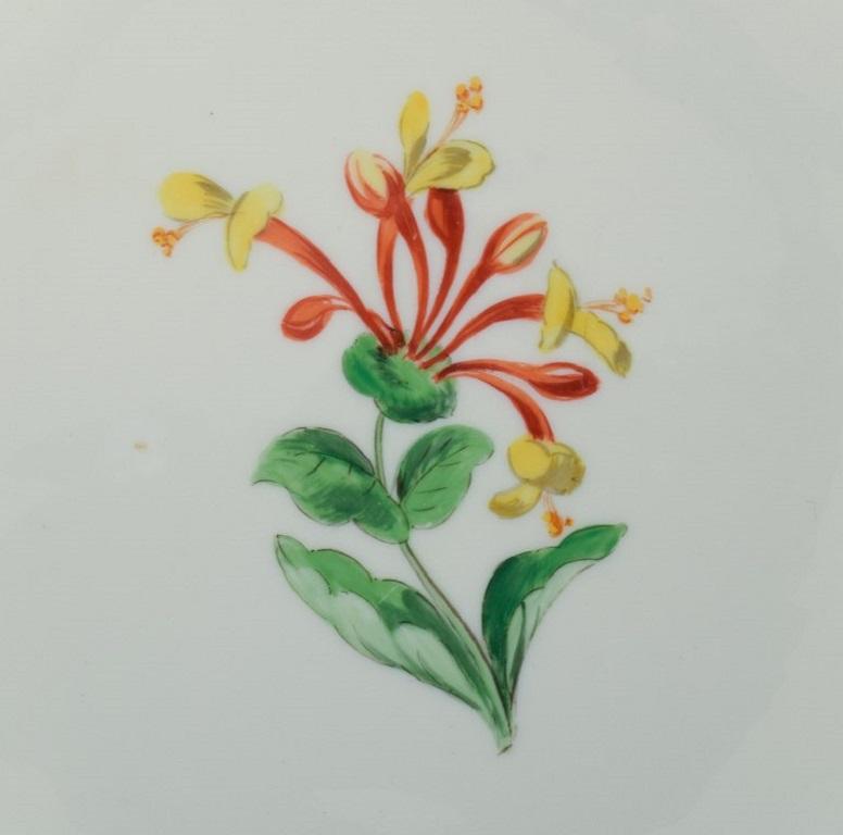 Peint à la main Meissen, bol carré peint à la main avec des fleurs. Fin du 19ème siècle. en vente