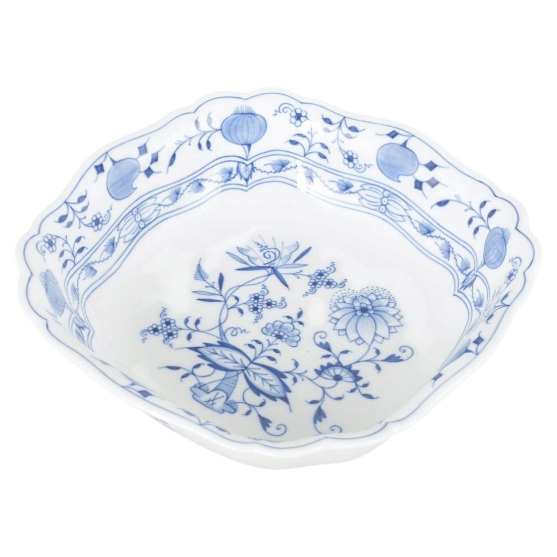 Meissen. Square porcelain bowl with 'Blue Onion' pattern. Early 20th century.