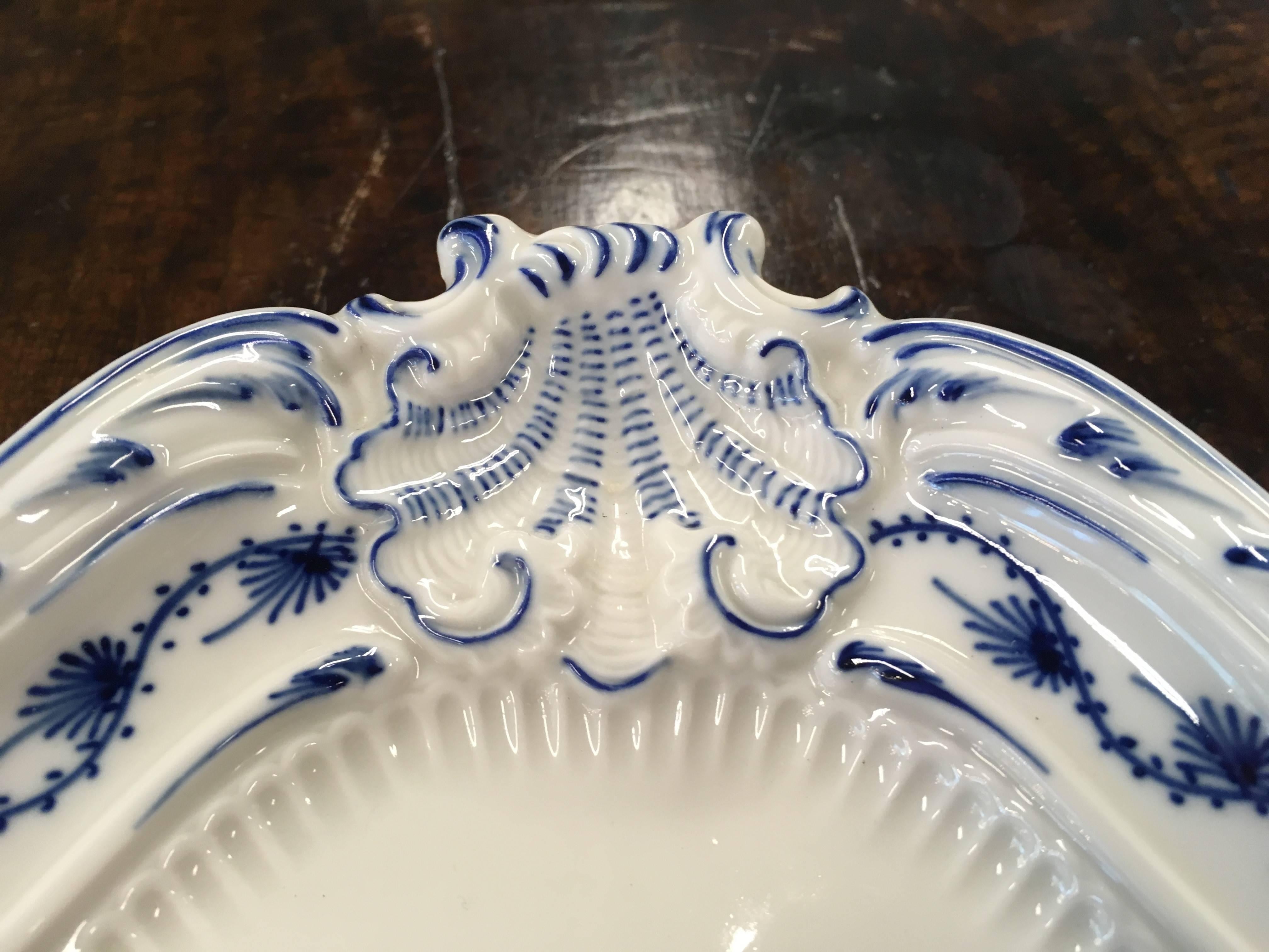 Meissen Square Porcelain Serving Platter In Good Condition For Sale In Farmers Branch, TX