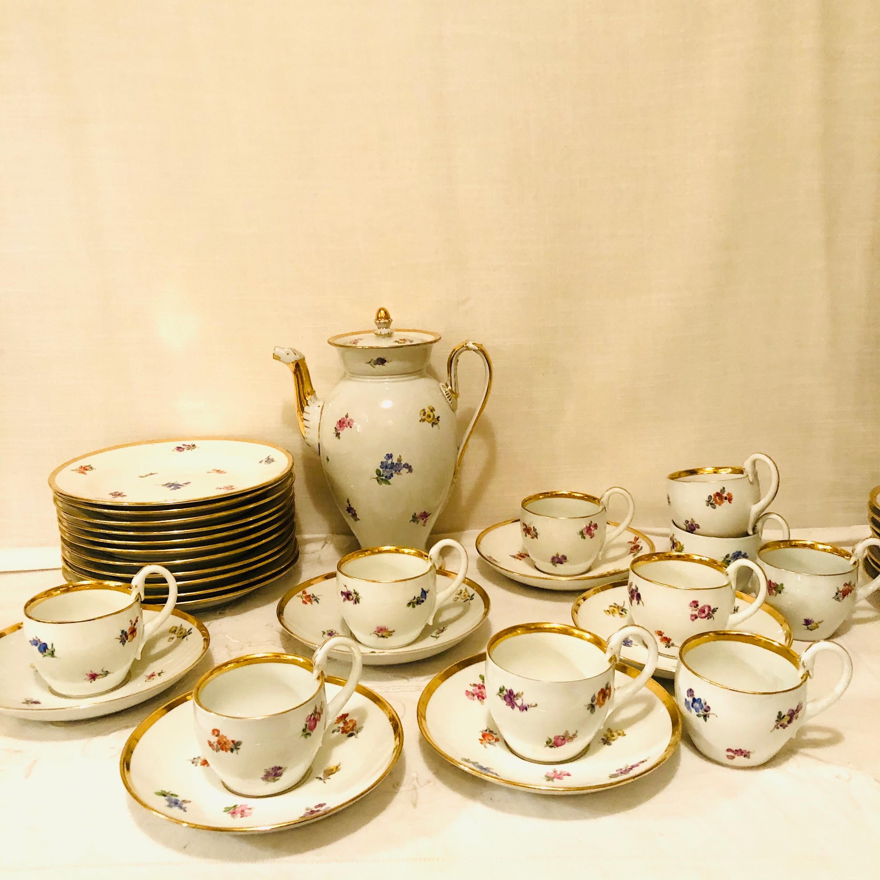 Mid-20th Century Meissen Streublumen Tea Set for 10 with Cups and Saucers, Cake Plates and Teapot