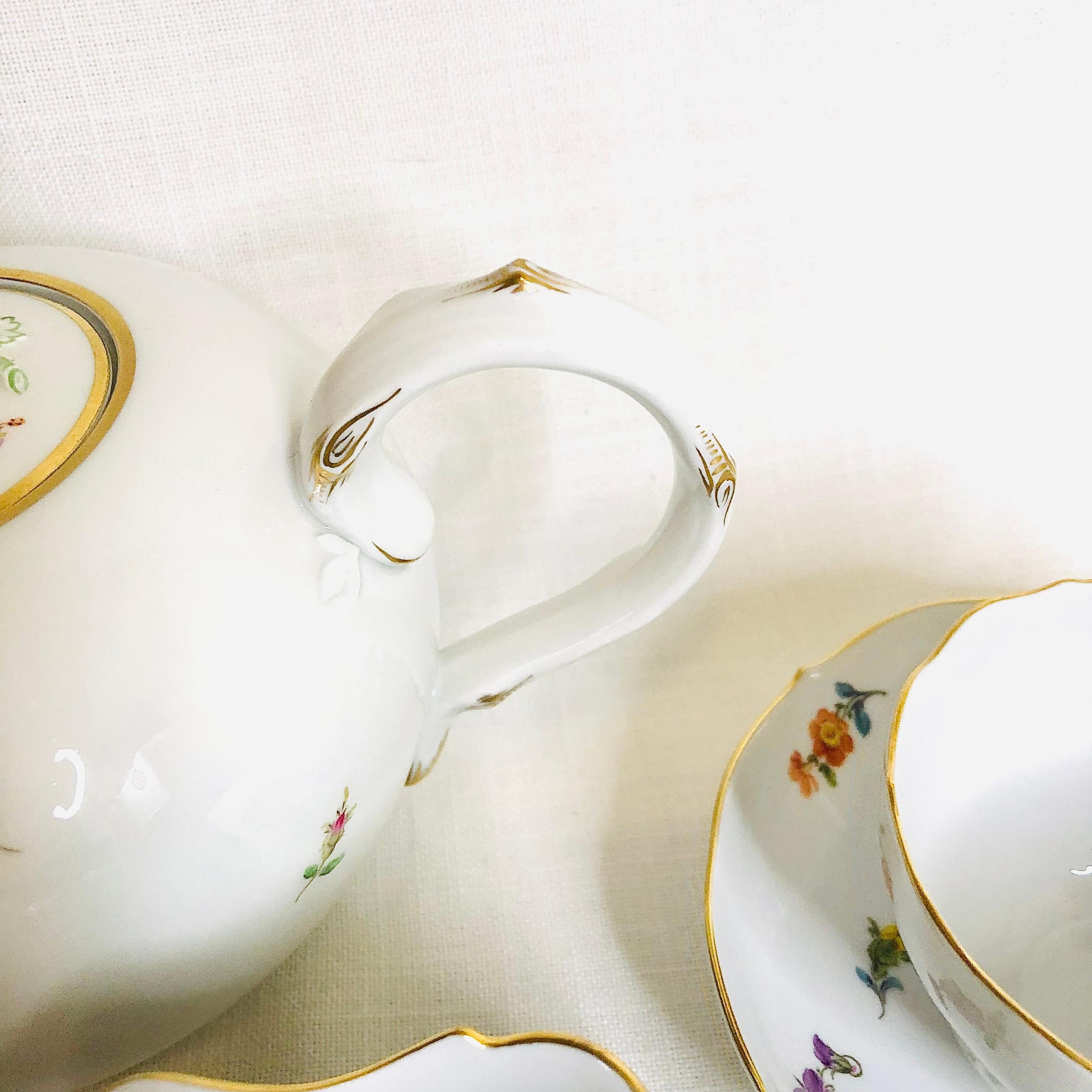 Meissen Streublumen Tea Set with 4 Cups and Saucers and Covered Sugar & Creamer 1