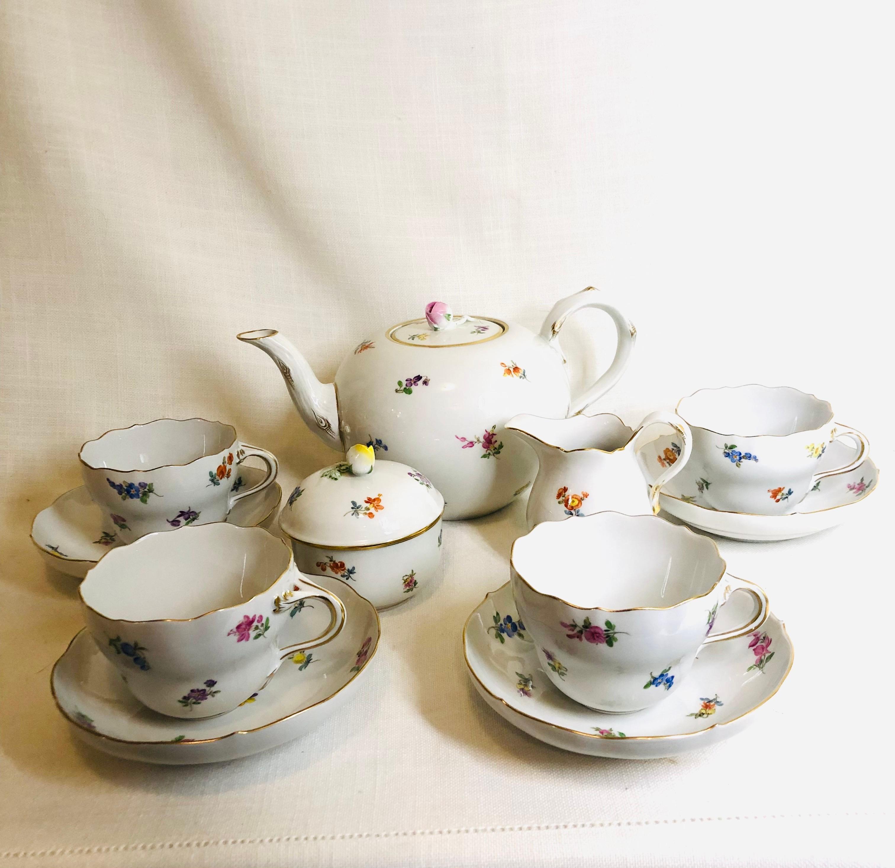 Meissen Streublumen Tea Set with 4 Cups and Saucers and Covered Sugar & Creamer 3