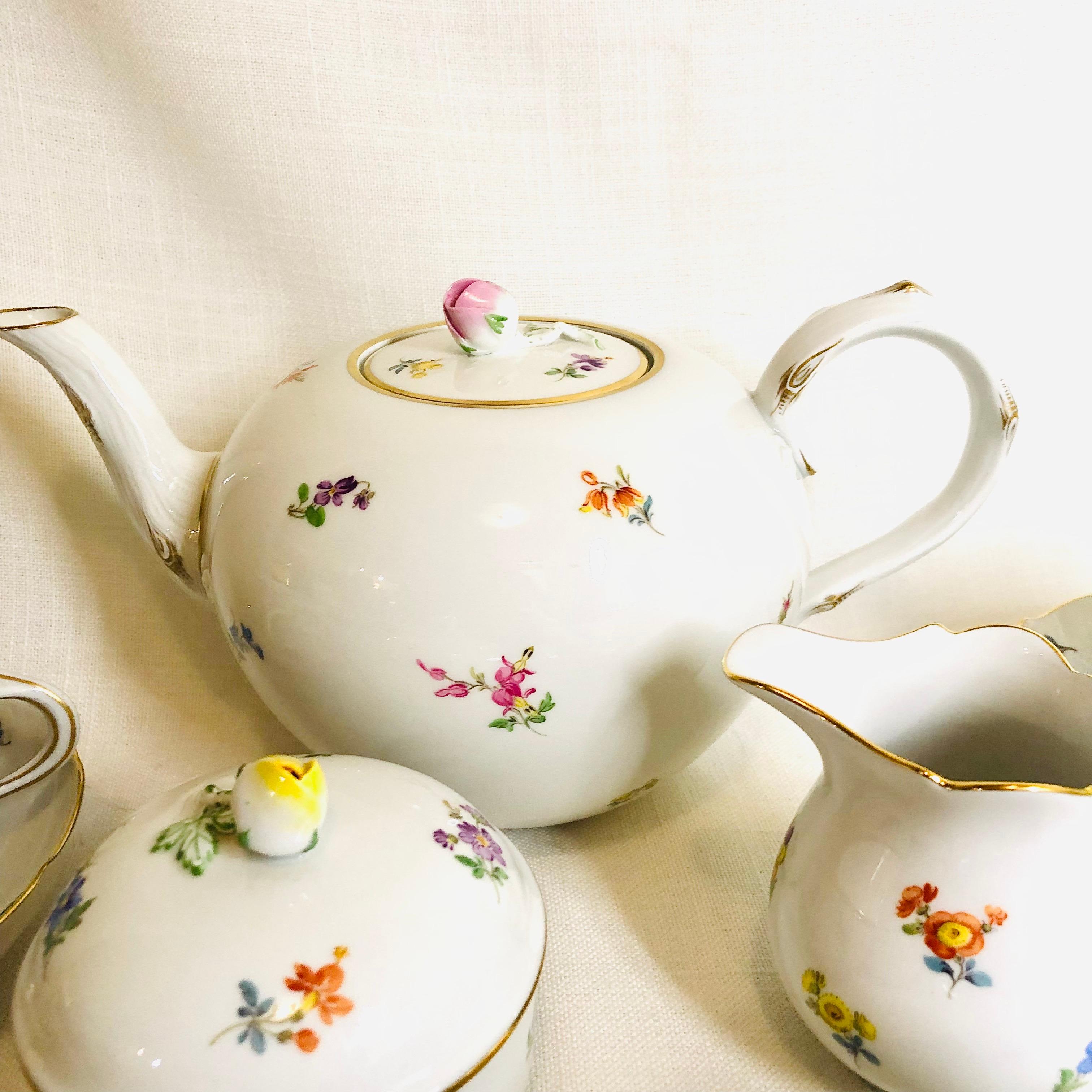 Meissen Streublumen Tea Set with 4 Cups and Saucers and Covered Sugar & Creamer In Good Condition In Boston, MA