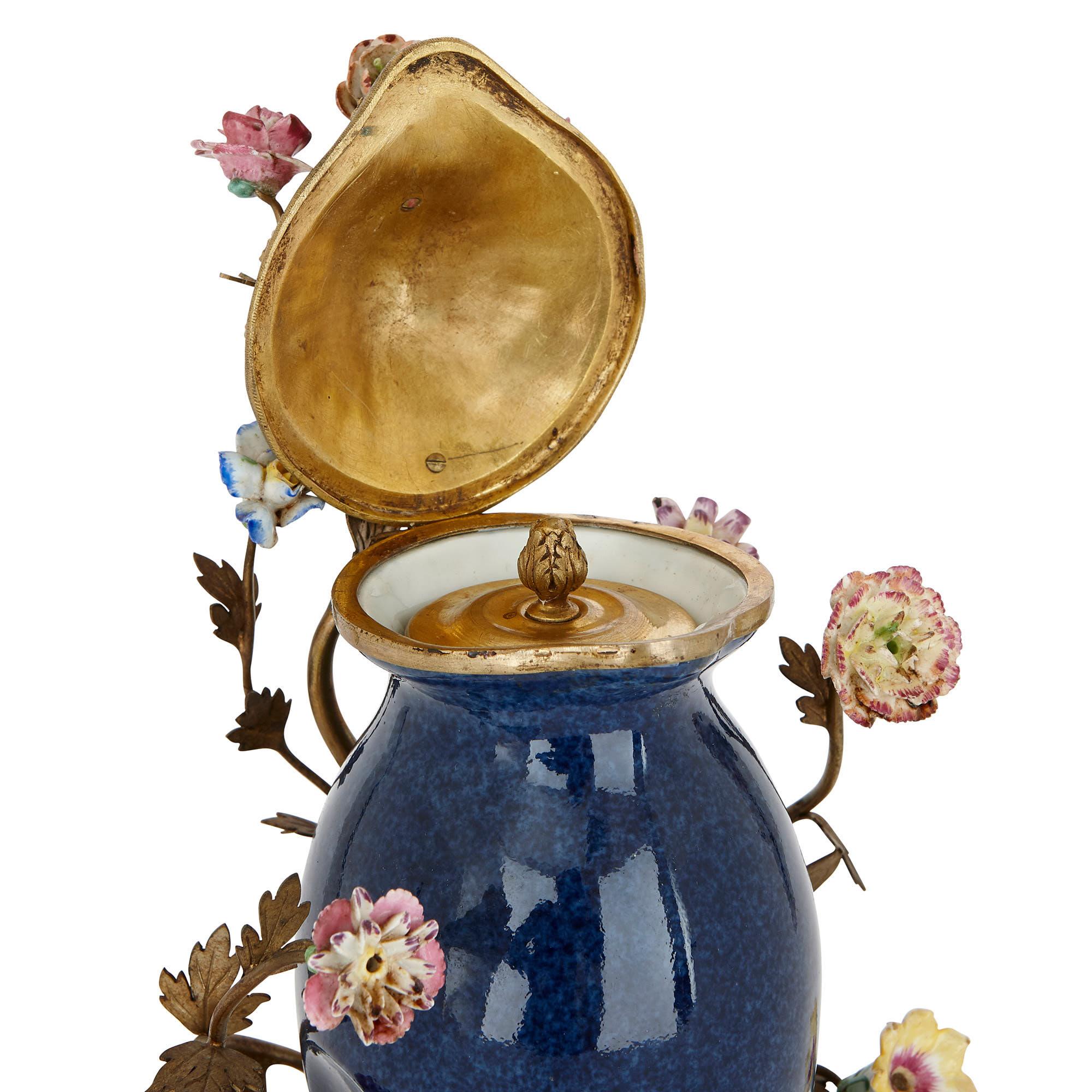 Louis XV Fontaine de table en porcelaine et bronze doré de style Meissen par Samson en vente