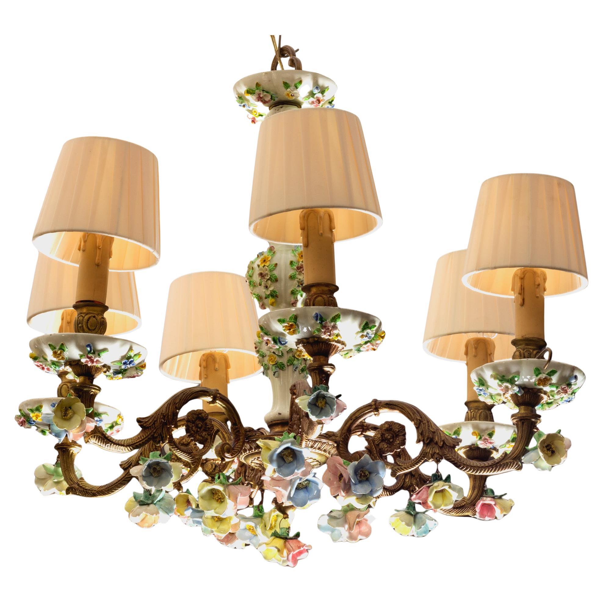 Lustre en bronze et porcelaine de style Meissen, début du 20e siècle