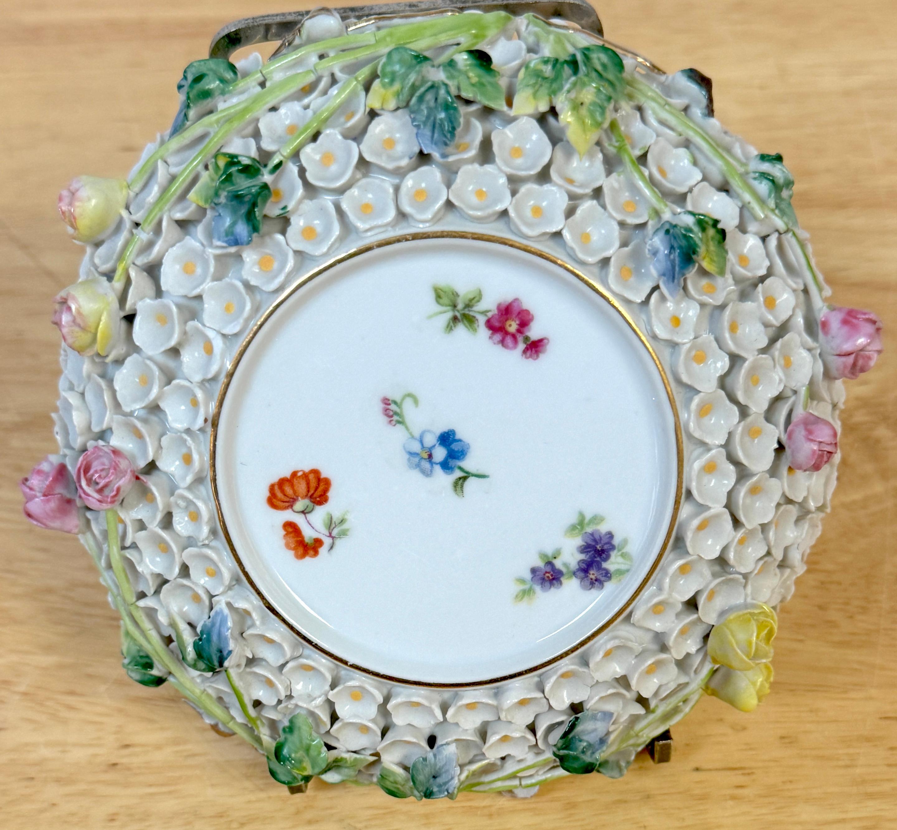 Meissen Style Schneeballen Teacup & Saucer & Lid For Sale 8