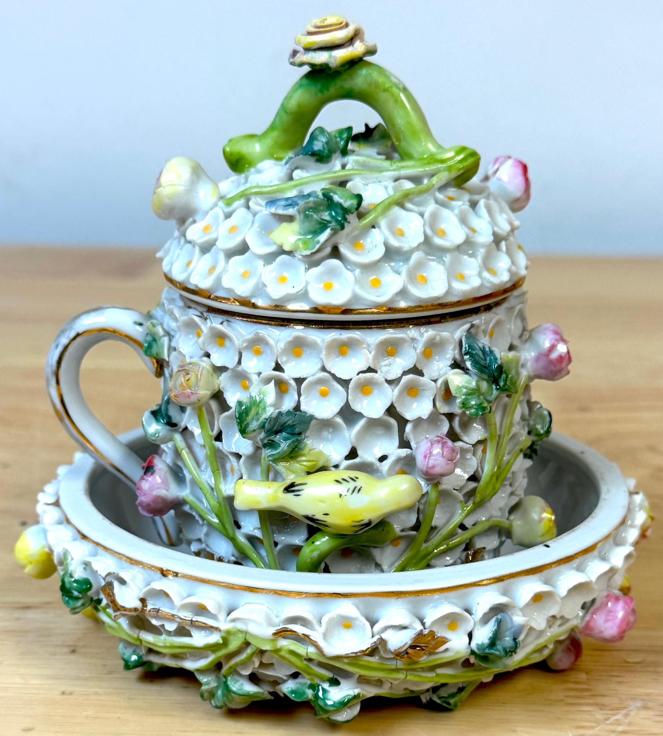 Meissen Style Schneeballen Teacup & Saucer & Lid In Good Condition For Sale In West Palm Beach, FL