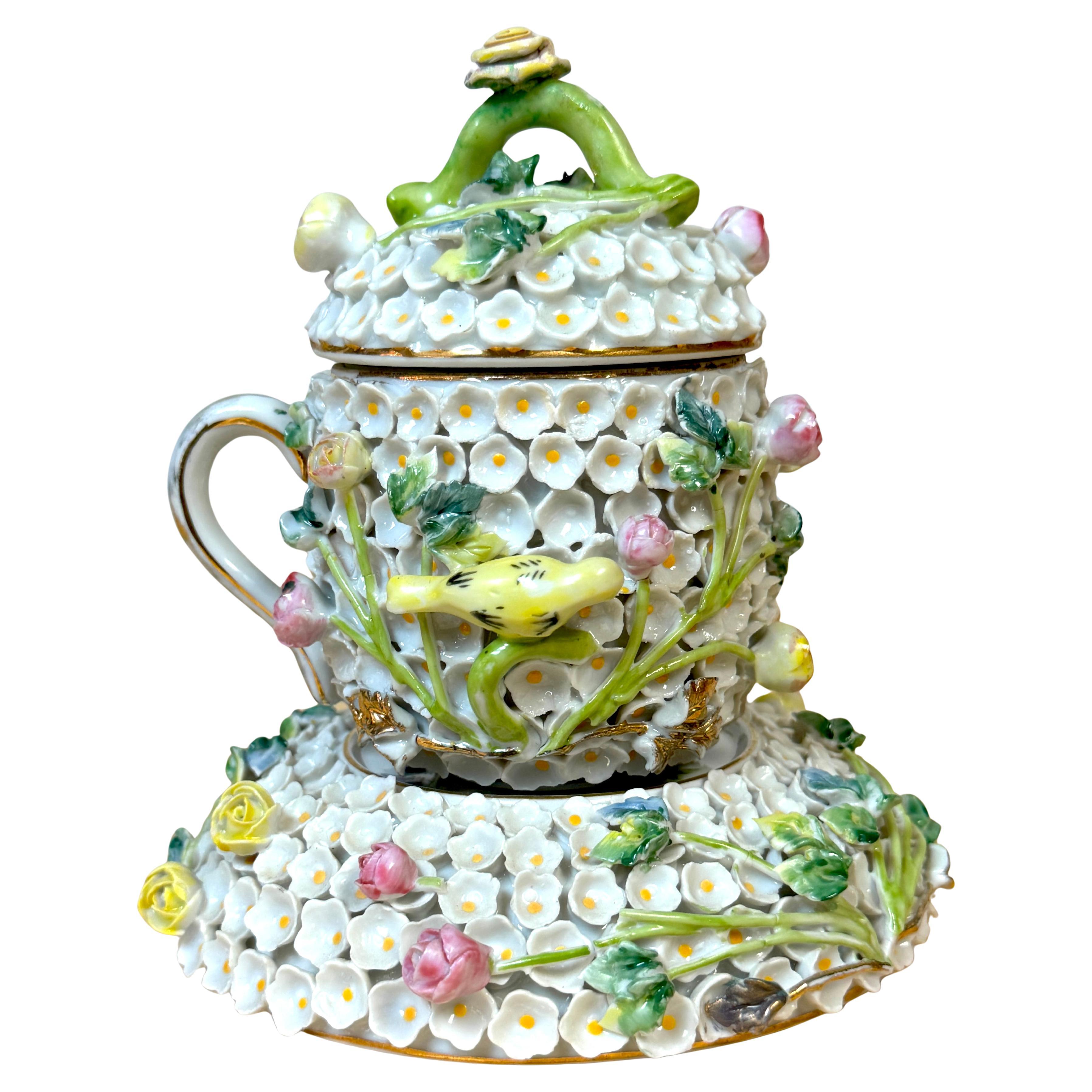 Tazza da tè, piattino e coperchio in stile Meissen Schneeballen
