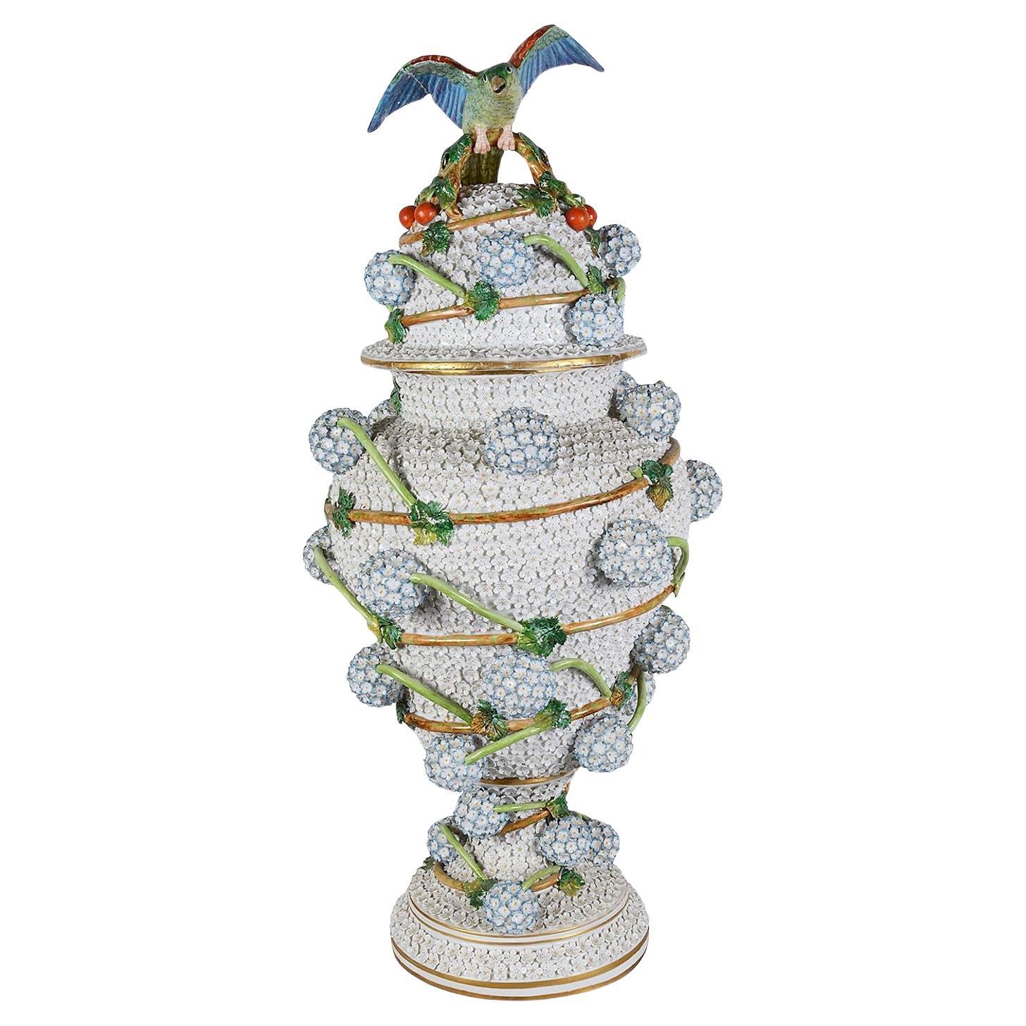 Vase à couvercle boule de neige de style Meissen, C19e en vente