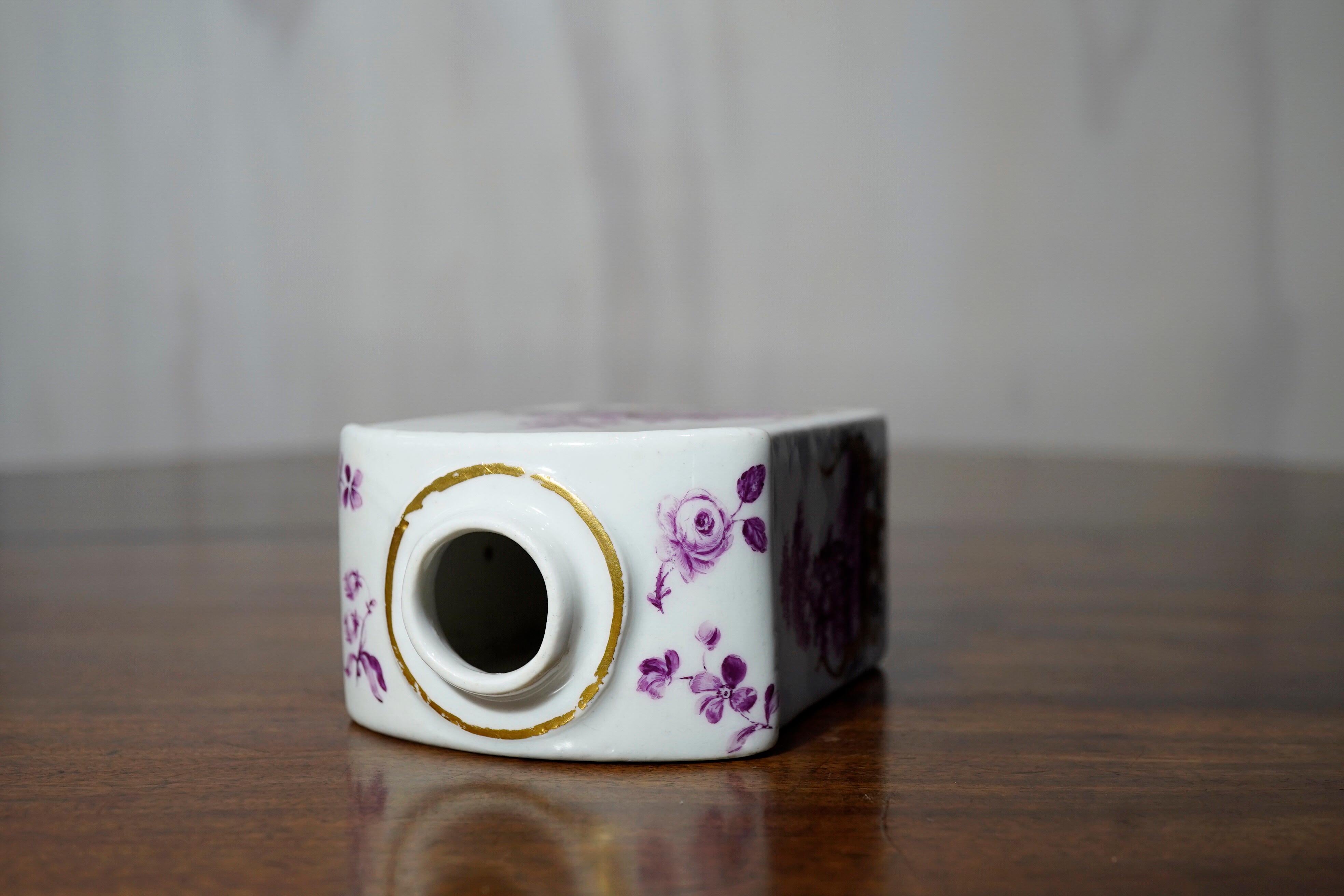 Meissen Tea Canister, Hunt Scene in Purple, Rococo Scrolls, circa 1755 In Good Condition For Sale In Geelong, Victoria