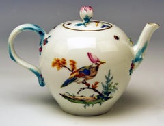 Meissen Tea Pot Rococo Period Birds Paintings Höroldt Era, 1763-1774