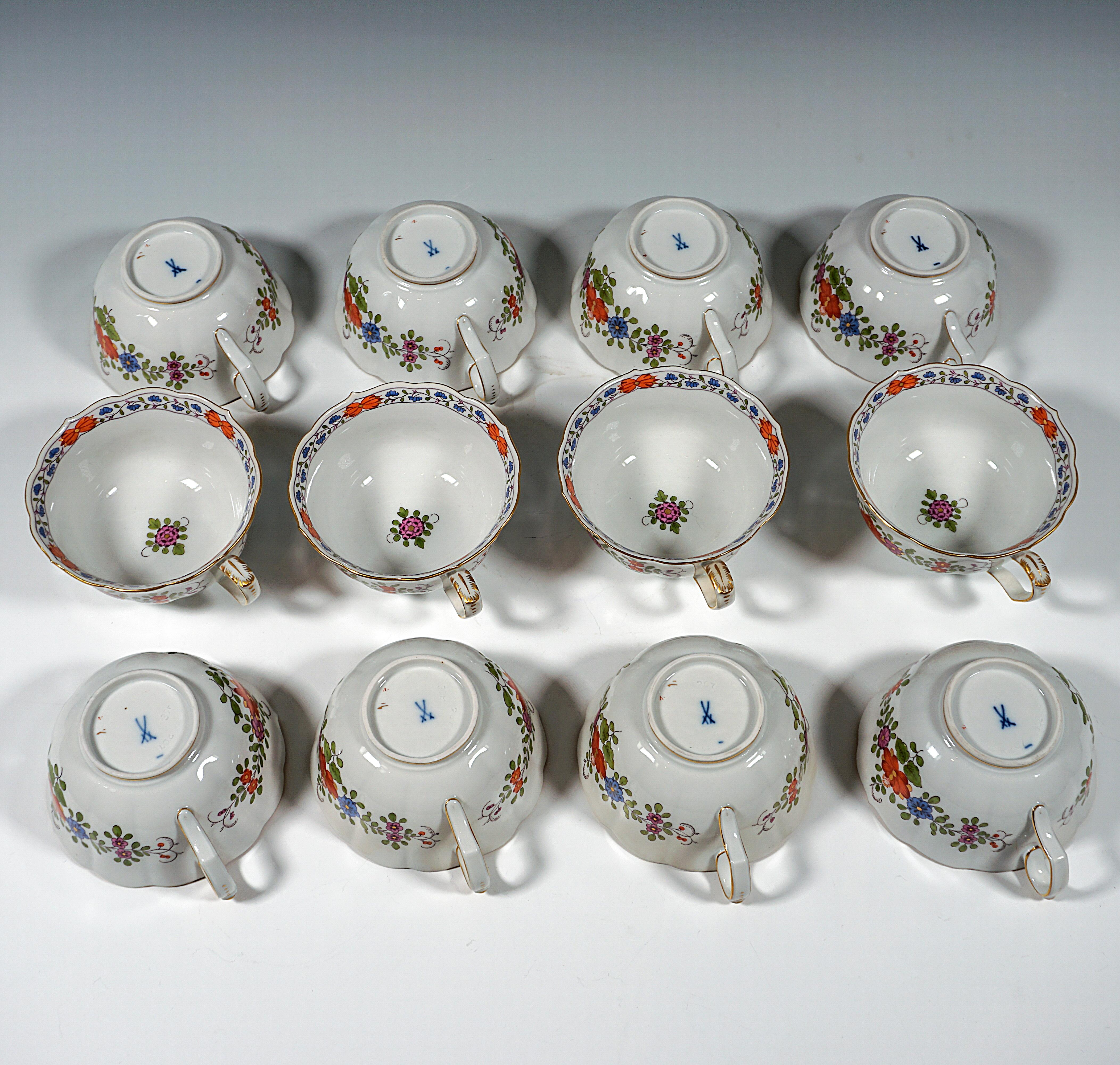 Meissen Tea & Dessert Set For 12 Indian Flowers Coloured & Gold 20th Century In Good Condition In Vienna, AT