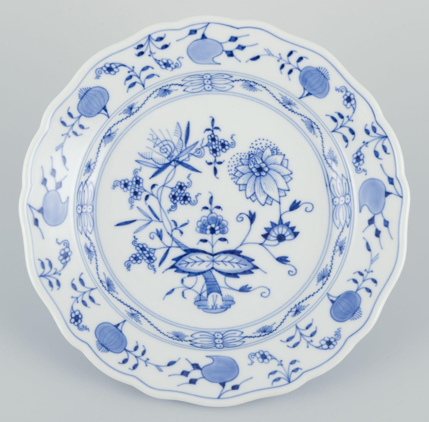 Meissen, three Blue Onion patterned plates in porcelain.
Hand-painted.
Early 1900s.
Marked.
One plate in third factory quality and two plates in fifth factory quality.
In excellent condition with minimal signs of use.
Dimensions: D 20.0