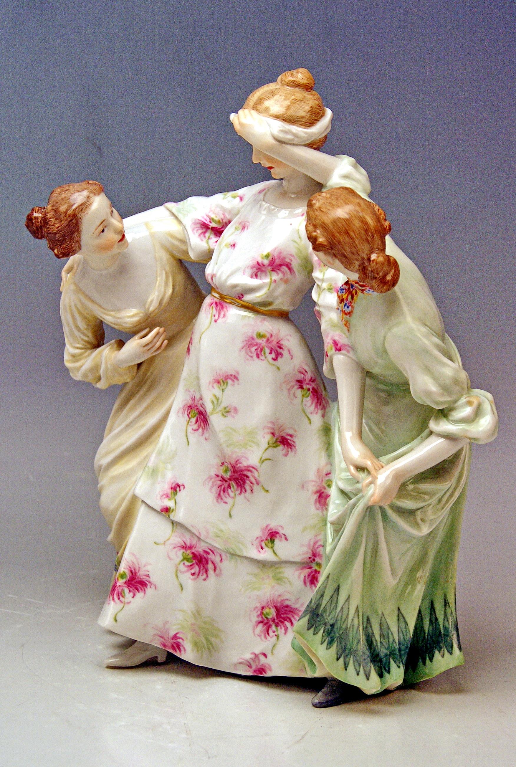 Meissen, drei Mädchen, die Leder spielen und suchen, von Theodore Eichler, Modell W 115 (Art nouveau) im Angebot