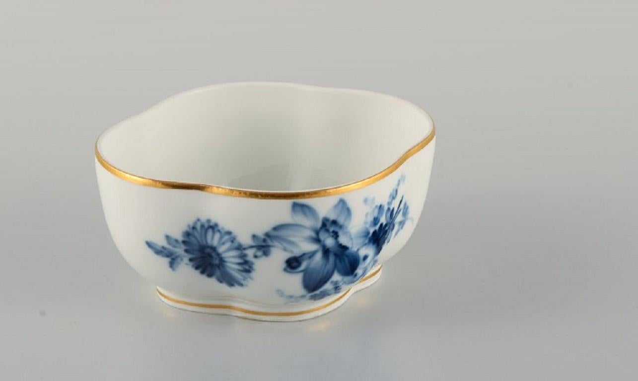 white bowls with gold trim