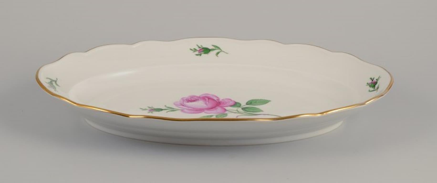 Inizio XX secolo Meissen, due grandi piatti da portata ovali 