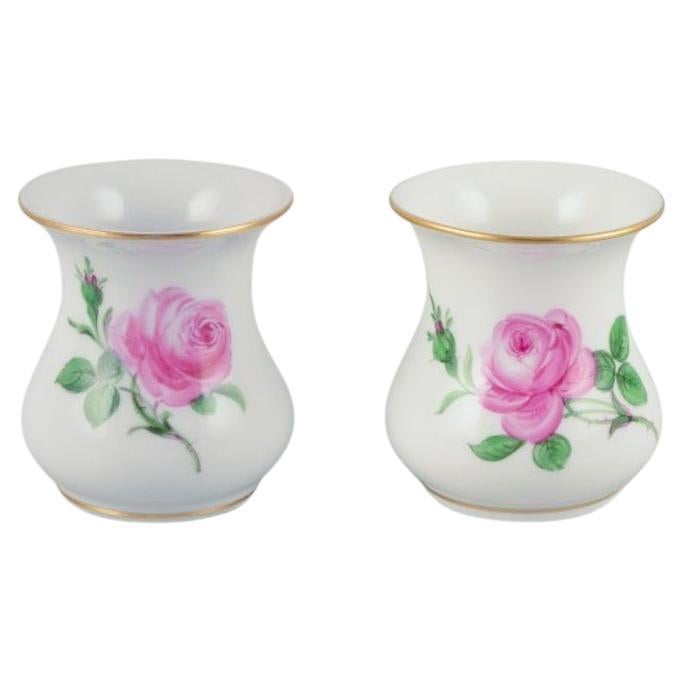 Meissen, two small "Pink Rose" porcelain vases hand-painted with pink roses. For Sale