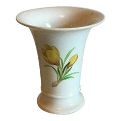 Meissener Vase, weiß, mit niedriger Dekoration