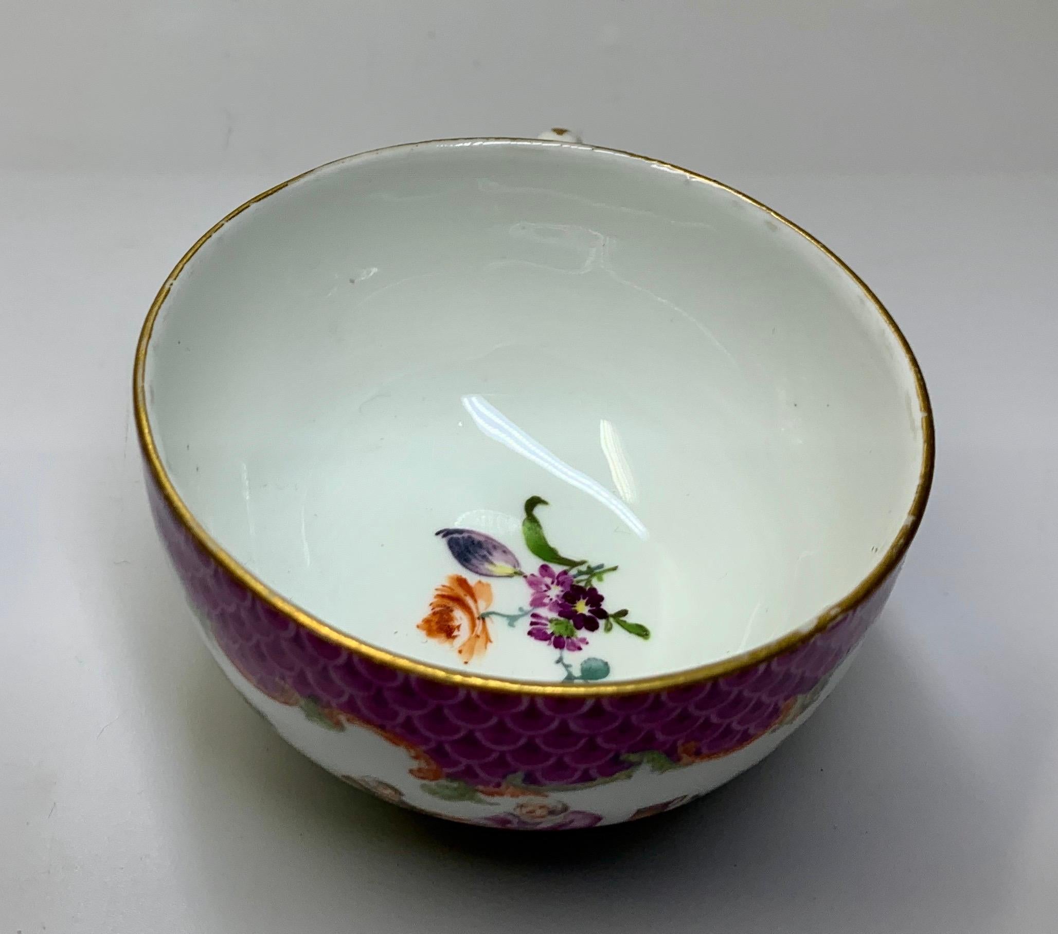 Meissen Watteauesque Teabowl& Saucer, Circa 1740 5