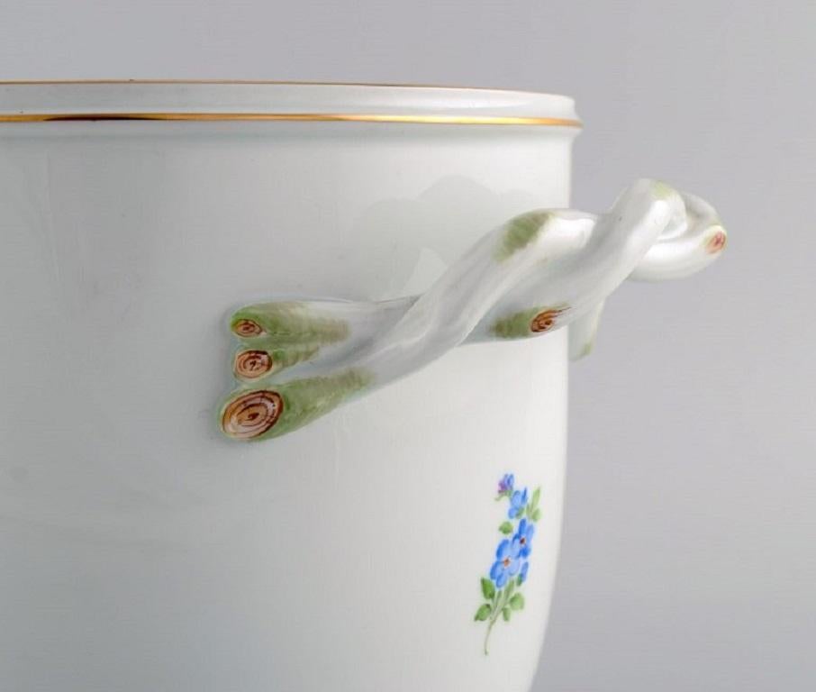 Scandinavian Modern Meissen wine / champagne cooler in hand-painted porcelain with flowers. For Sale