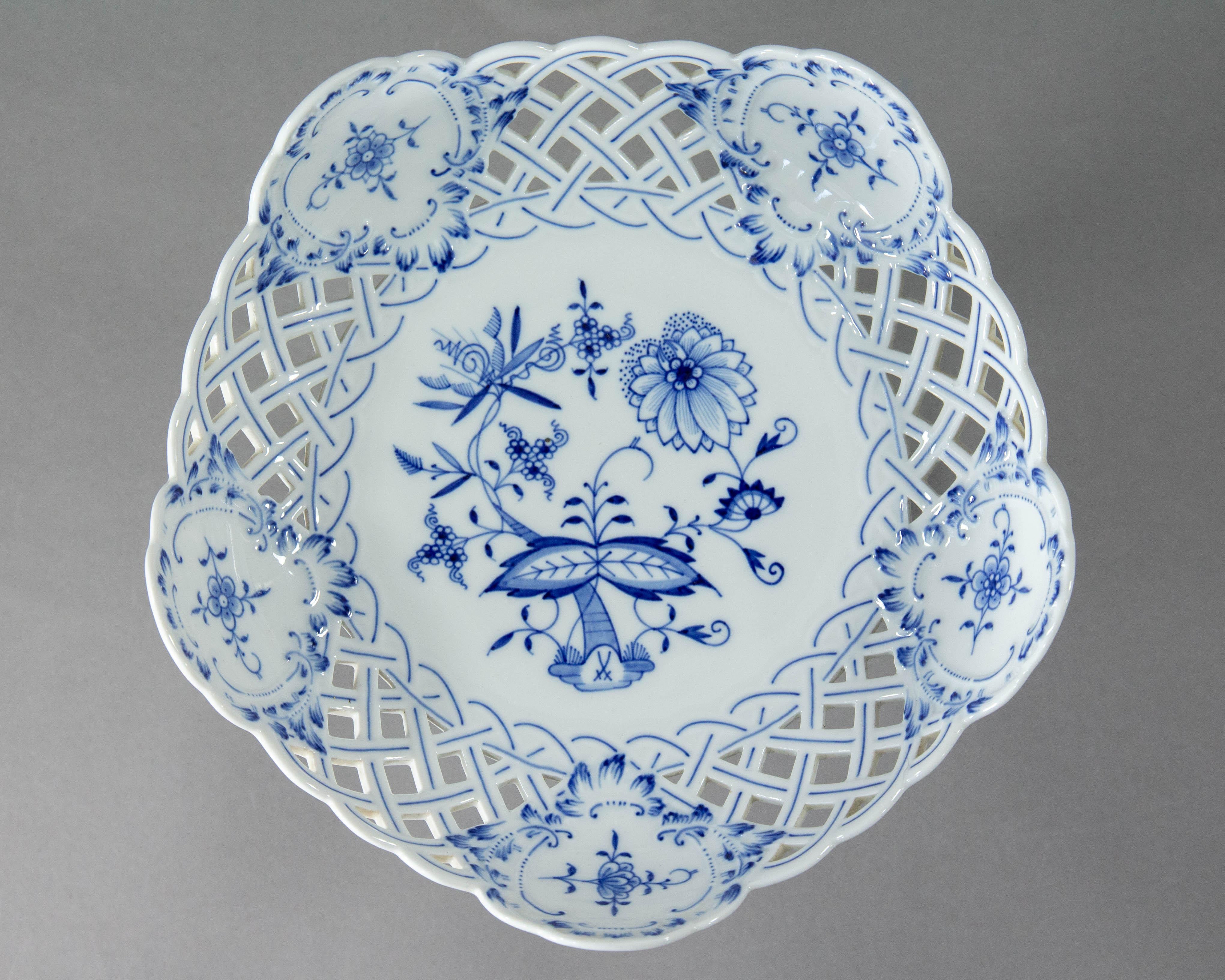 German Meissen - Zwiebelmuster - Centerpiece / Footed Dish