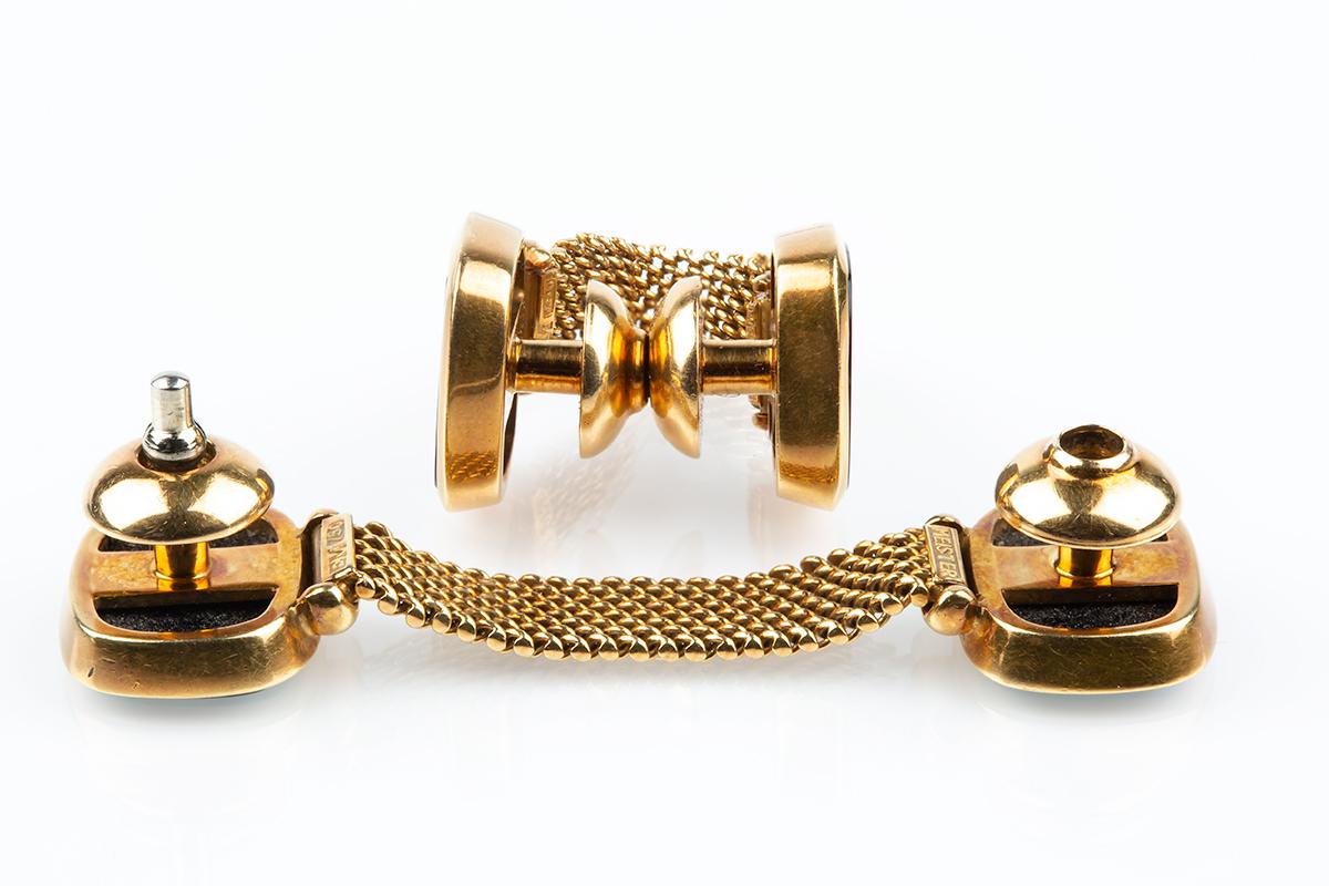 Meister “Around the Cuff” Links, Onyx Set in 18k Gold, Swiss/ German, circa 1950 In Good Condition For Sale In London, GB