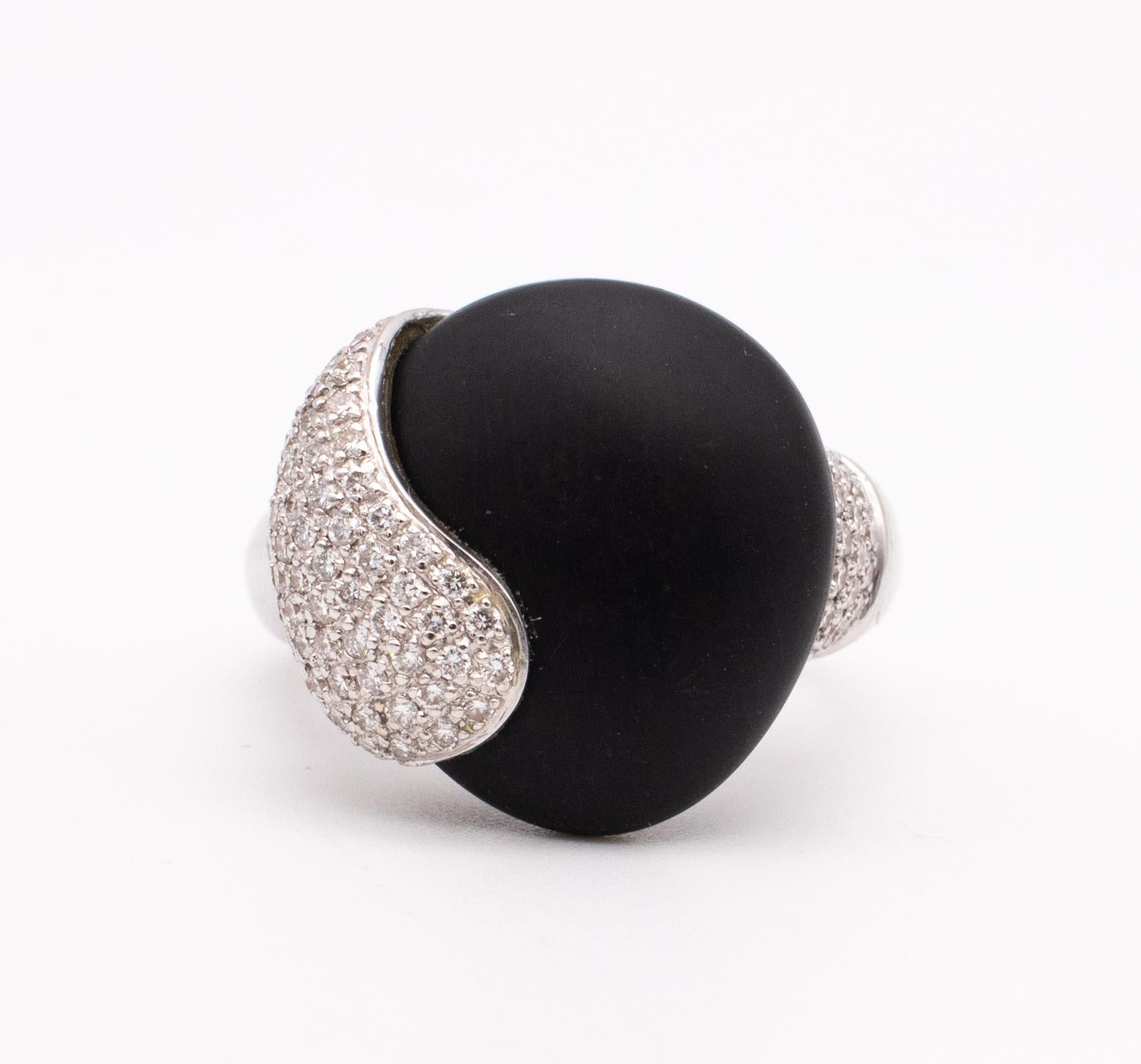 Mixed Cut Meister of Zurich 18kt White Gold Ring with VS Diamonds and Frosted Black Onyx
