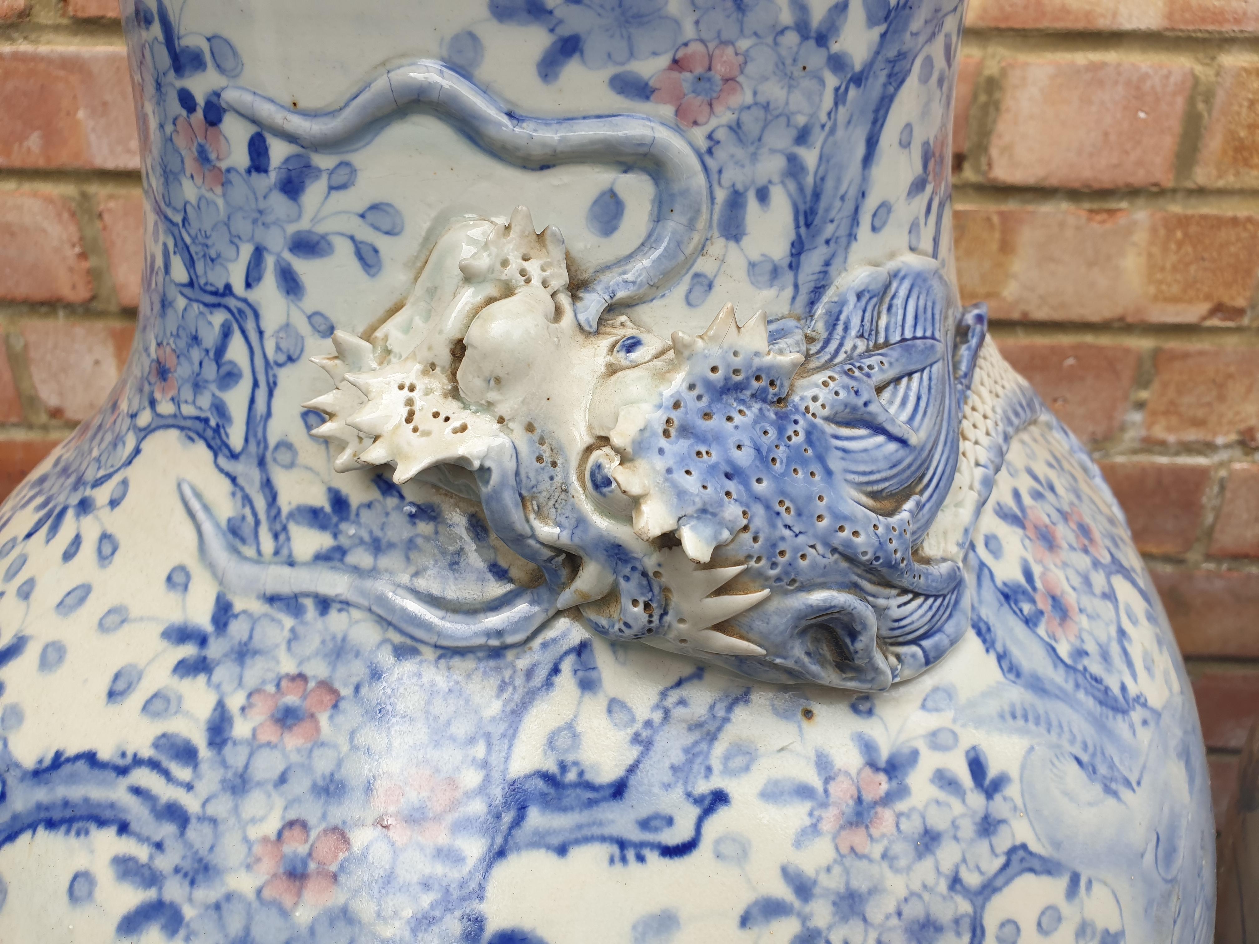 Meji Period Pair of 3 Claw Dragon Japaneses Blue and White Vases In Good Condition For Sale In London, GB