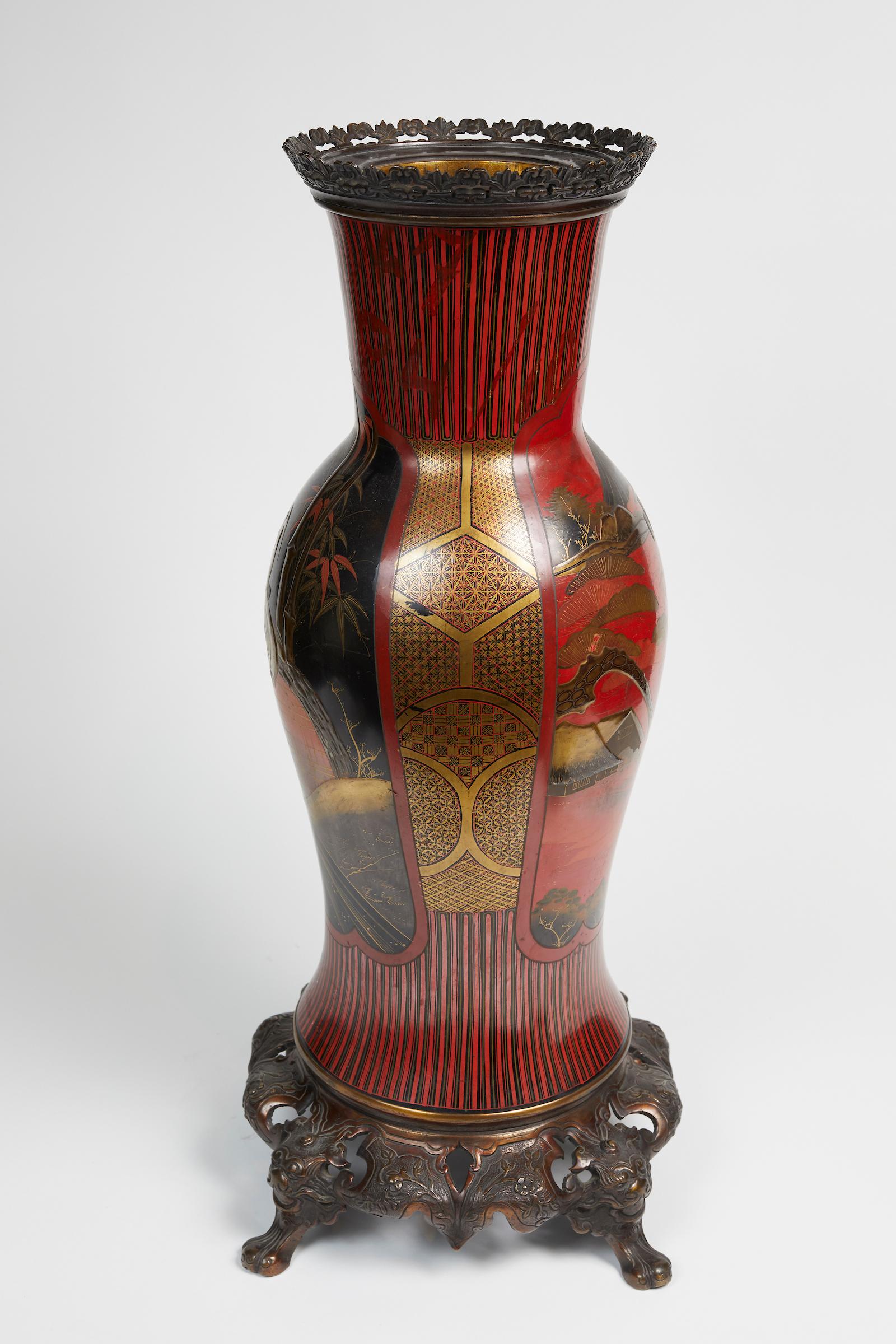 Meji Period Red and Black Ceramic Japanese Vase Representing a Landscape 3