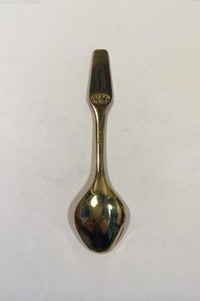 Meka sterling silver gilt Christmas teaspoon 1977.

Measures 11 cm / 4 21/64 in.