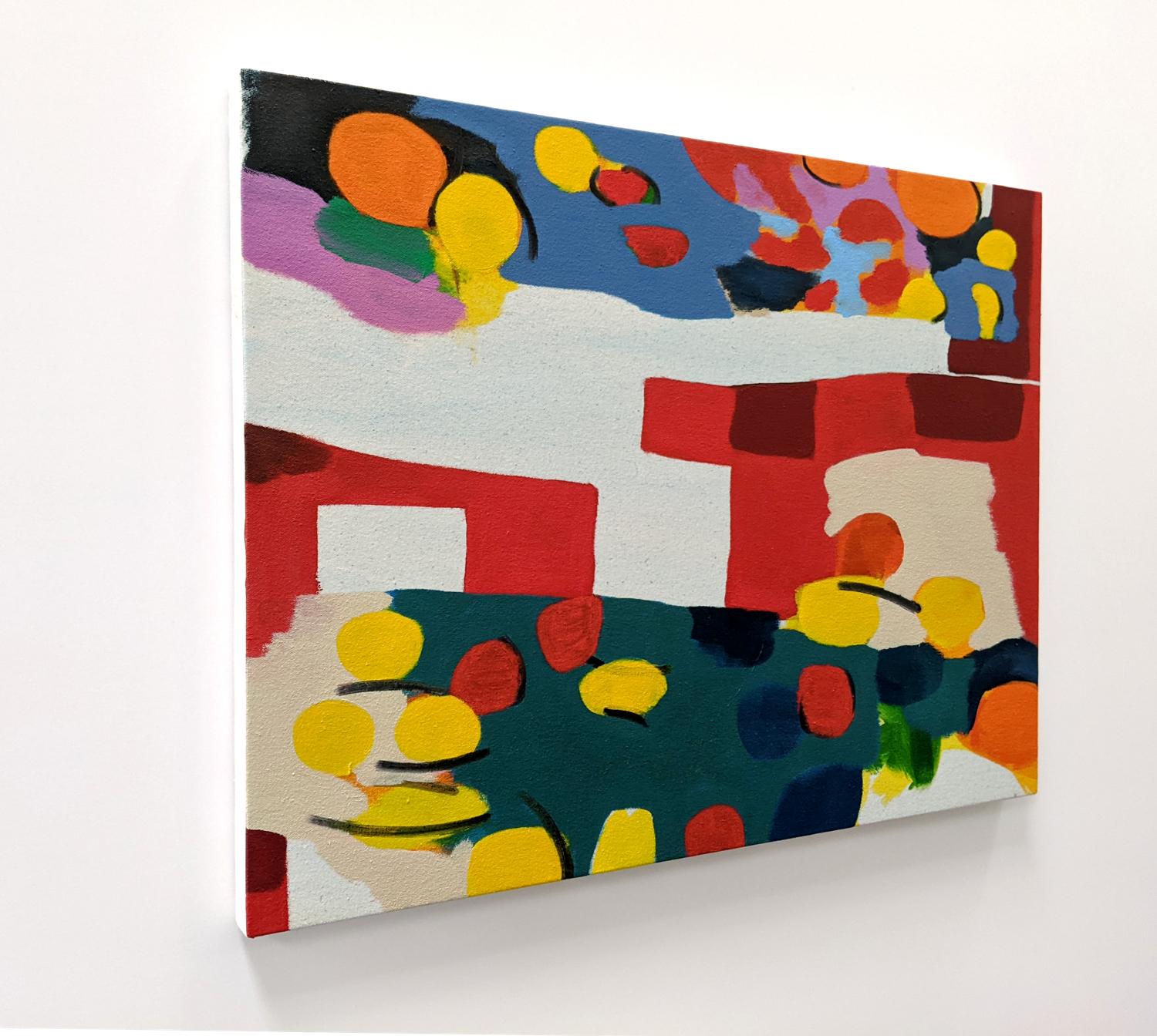 Stil Life (mit rotem Tischtuch 2) - farbenfrohes, abstraktes Öl auf Leinwand auf Tafel (Beige), Still-Life Painting, von Mel Davis