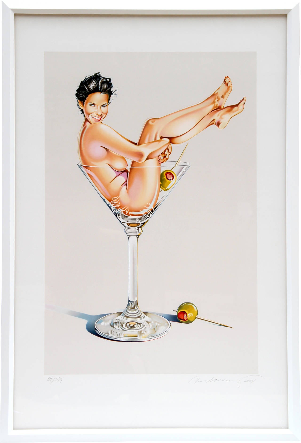 Ein Pin-up-Bild einer Frau (mit dem Konterfei von Courtney Cox), die in einem Martini-Glas sitzt. In einem schönen weißen zeitgenössischen Rahmen. 

Künstler: Mel Ramos
Titel: Martini Miss (Courtney Cox) 
Jahr: 2004
Medium: Lithographie, mit