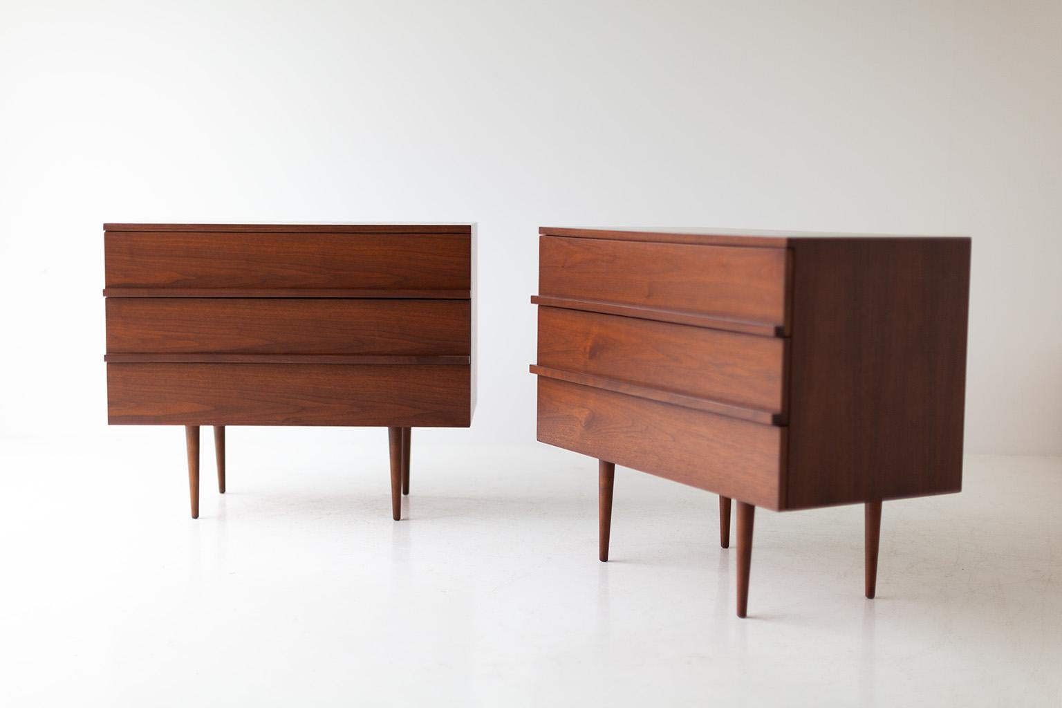 Designer: Mel Smilow

Manufacturer: Smilow-Thielle
Period or model: Mid-Century Modern
Specifications: Walnut

Condition:

These Mel Smilow chests for Smilow-Thielle are in excellent condition. The chests are structurally sound and have been