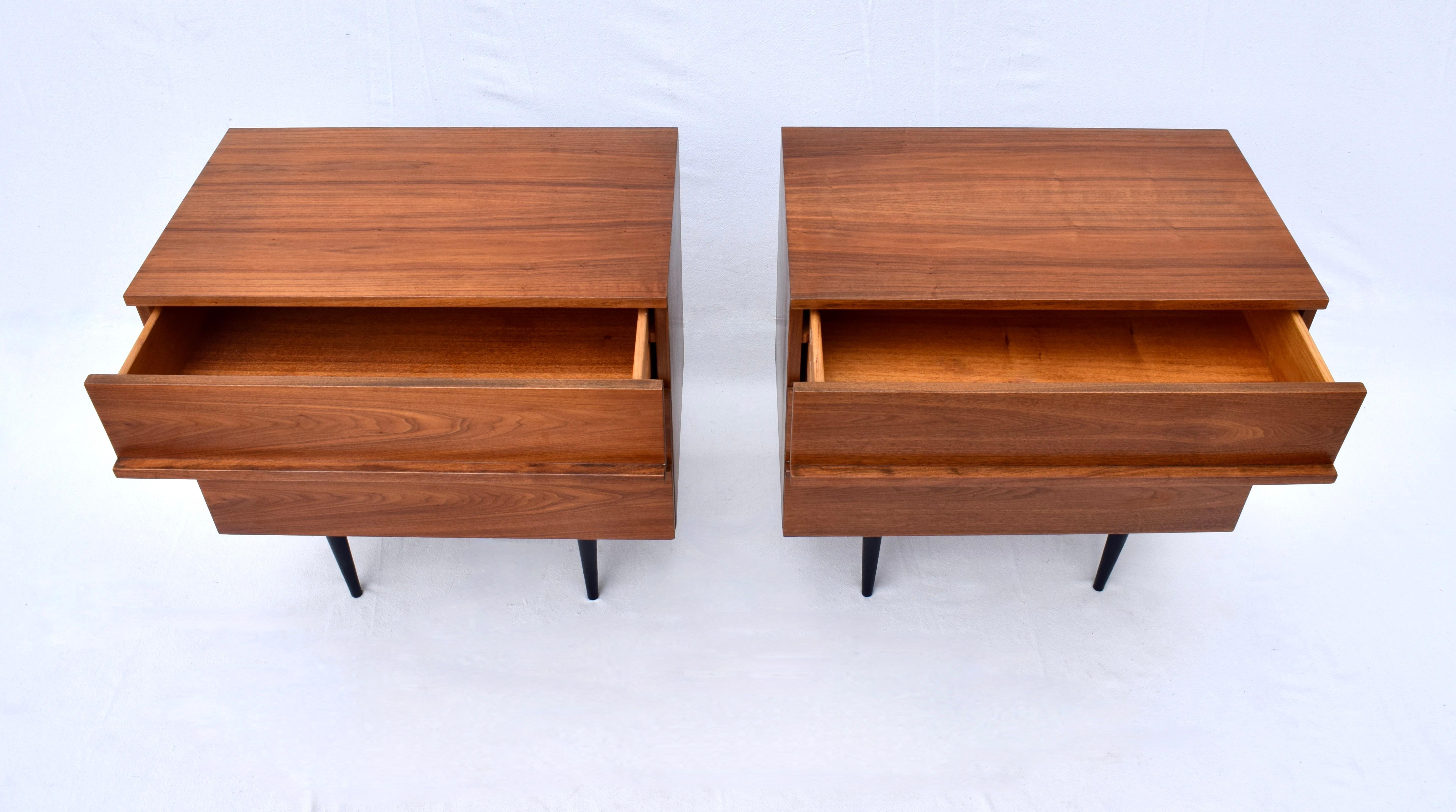 Mid-Century Modern Mel Smilow, Chests of Drawers, Night Stands, Walnut, USA, 1950s For Sale