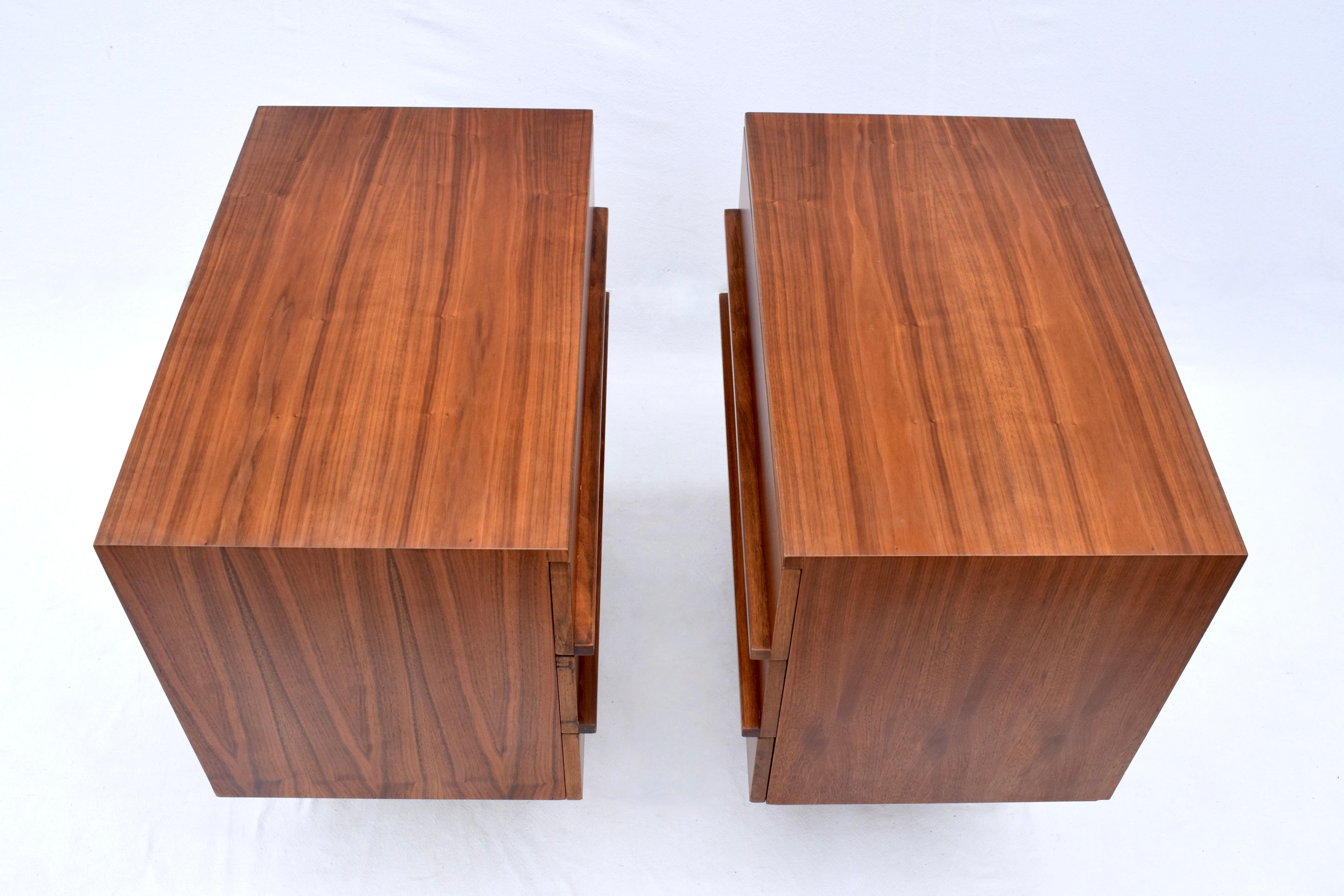 Mel Smilow, Chests of Drawers, Night Stands, Walnut, USA, 1950s In Excellent Condition For Sale In Southampton, NJ