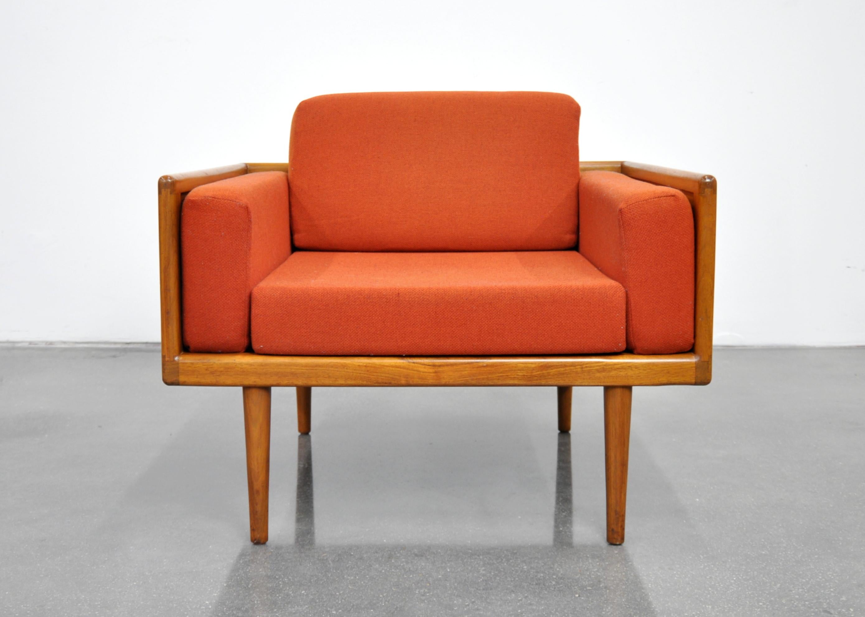 A gorgeous vintage Mid-Century Modern box armchair, designed by Mel Smilow for Smilow-Thielle, dating from the 1950s. The club chair features an exposed solid walnut case raised on slender tapered legs, imparting a Minimalist aesthetic to the