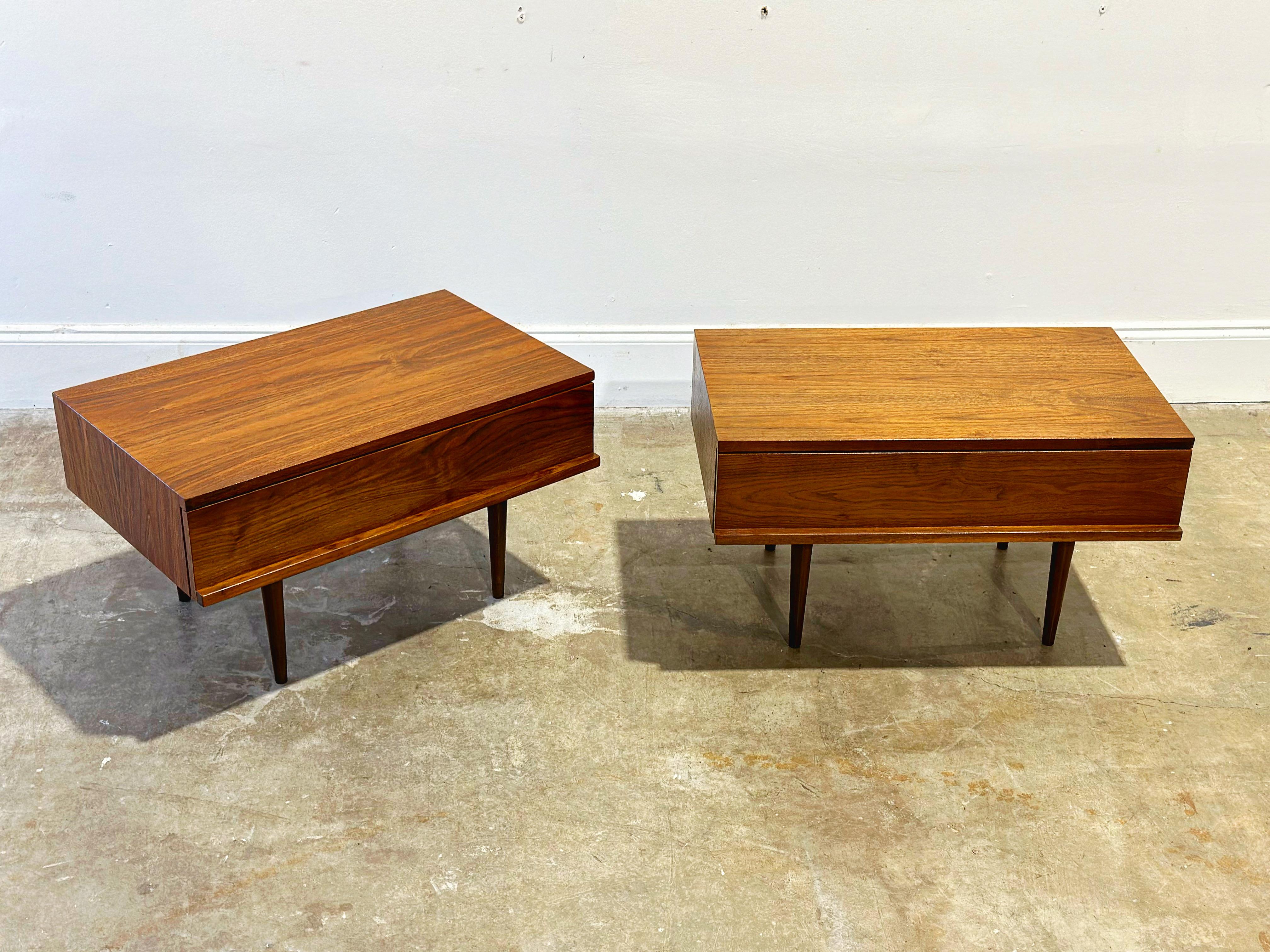 Scarce pair of over-sized nightstands or end tables by Mel Smilow for Smilow-Thiel furniture, 1950s. Fully restored featuring stunning American black walnut grain. One large drawer in each unit. These tables are in excellent restored condition and