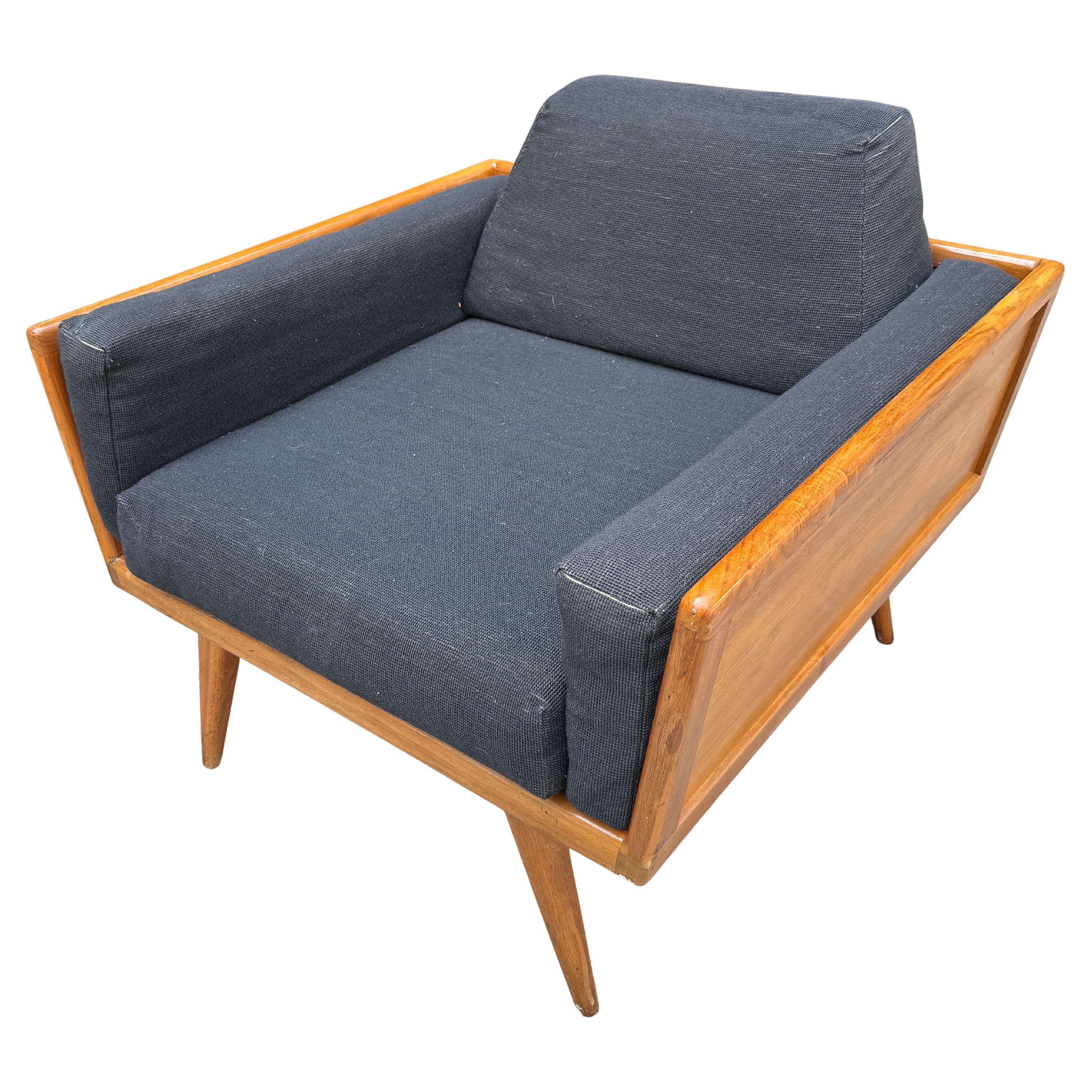 Un raro Sillón Case Moderno de Mitad de Siglo de Mel Smilow para Smilow-Thielle, años 50
Diseñado en los años 50 por el célebre modernista estadounidense Mel Smilow para su empresa neoyorquina Smilow-Thielle, este elegante sillón maletín capta la
