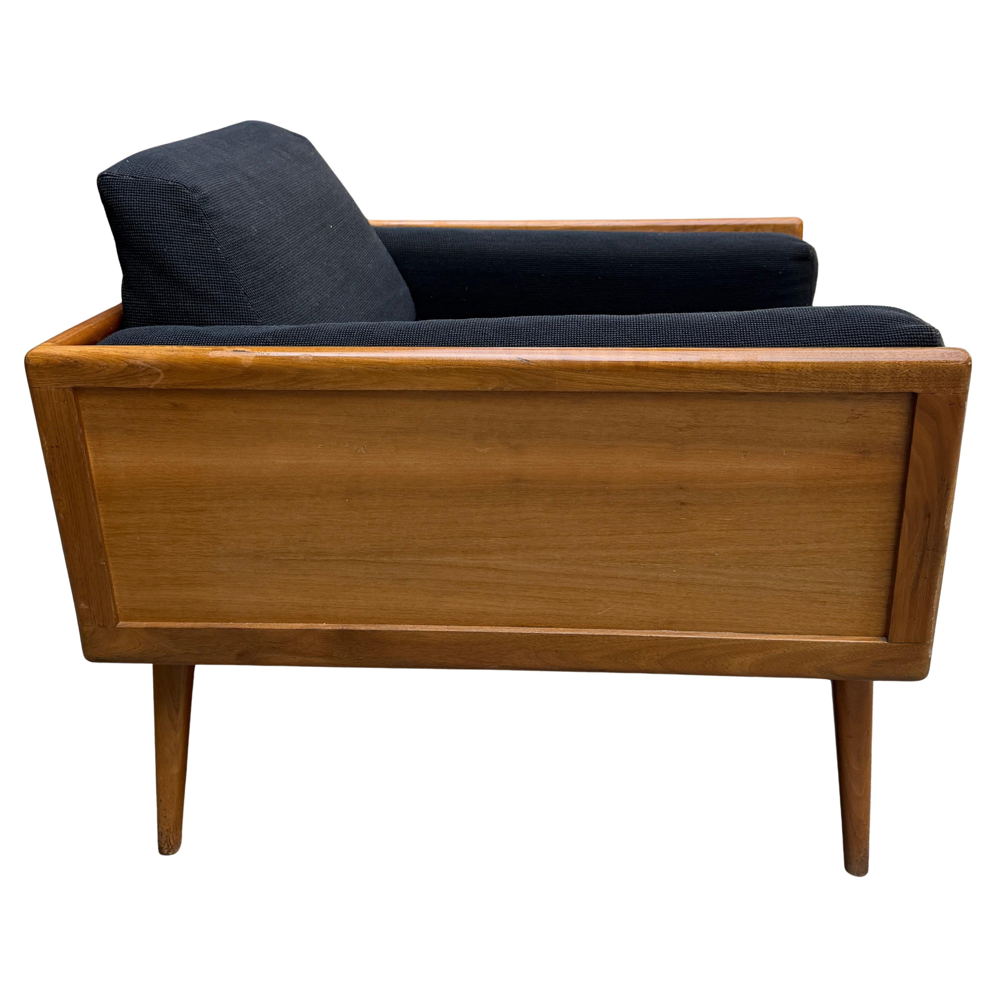 Silla de salón Mel Smilow de nogal, años 50 Nogal en venta