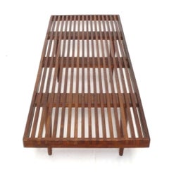 Mel Smilow Nussbaum Lattenbank oder Couchtisch Mid Century Modern Refinished