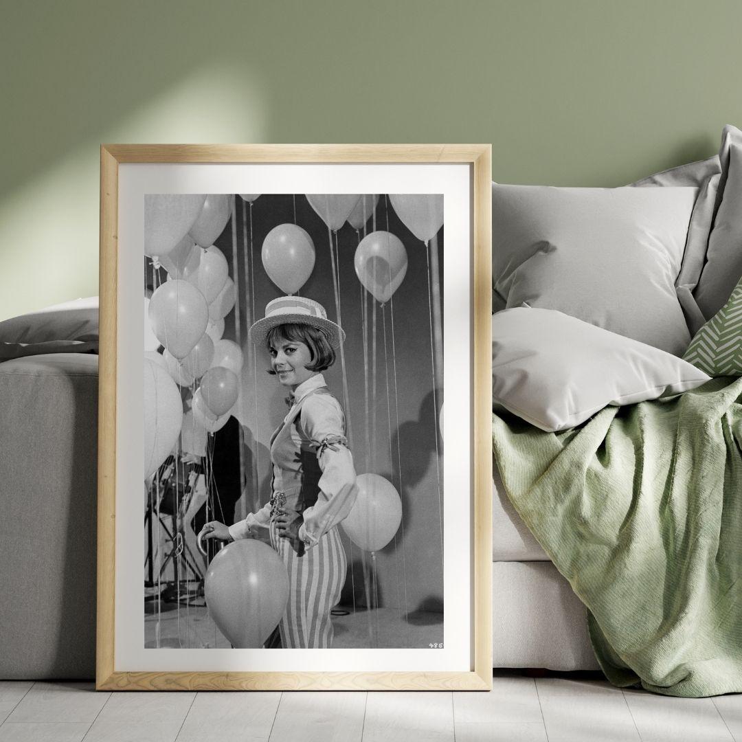 Bois Natalie avec ballons - Photograph de Mel Traxel