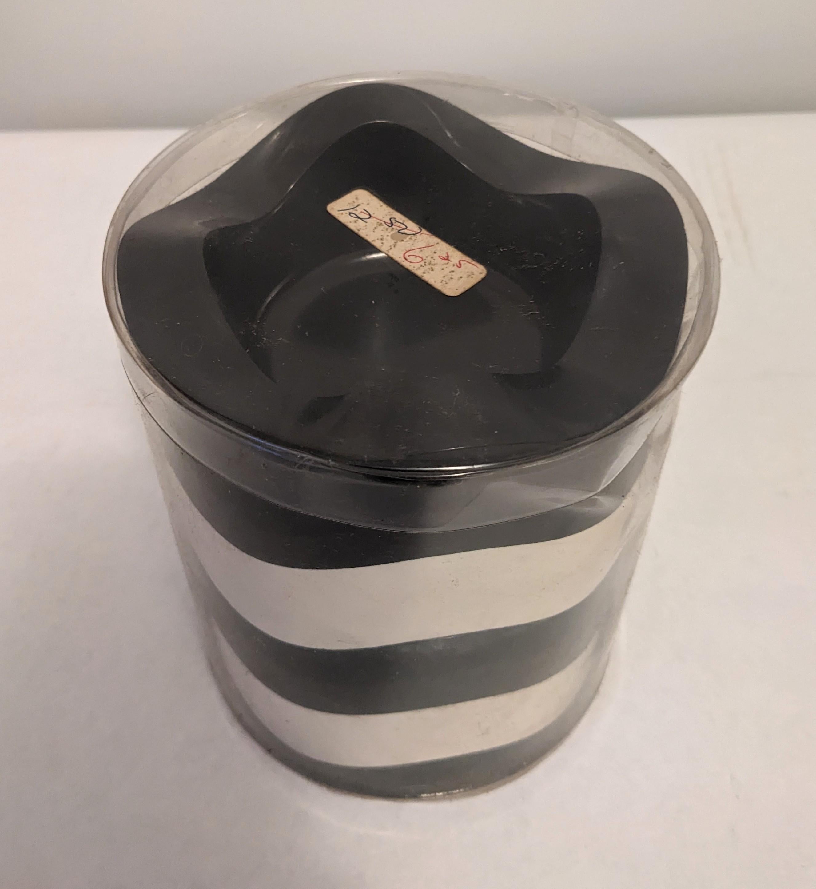 Stapelbare Aschenbecher oder Snackschalen aus Melamin, Walter Zeischegg für Helit im Zustand „Hervorragend“ im Angebot in Riverdale, NY