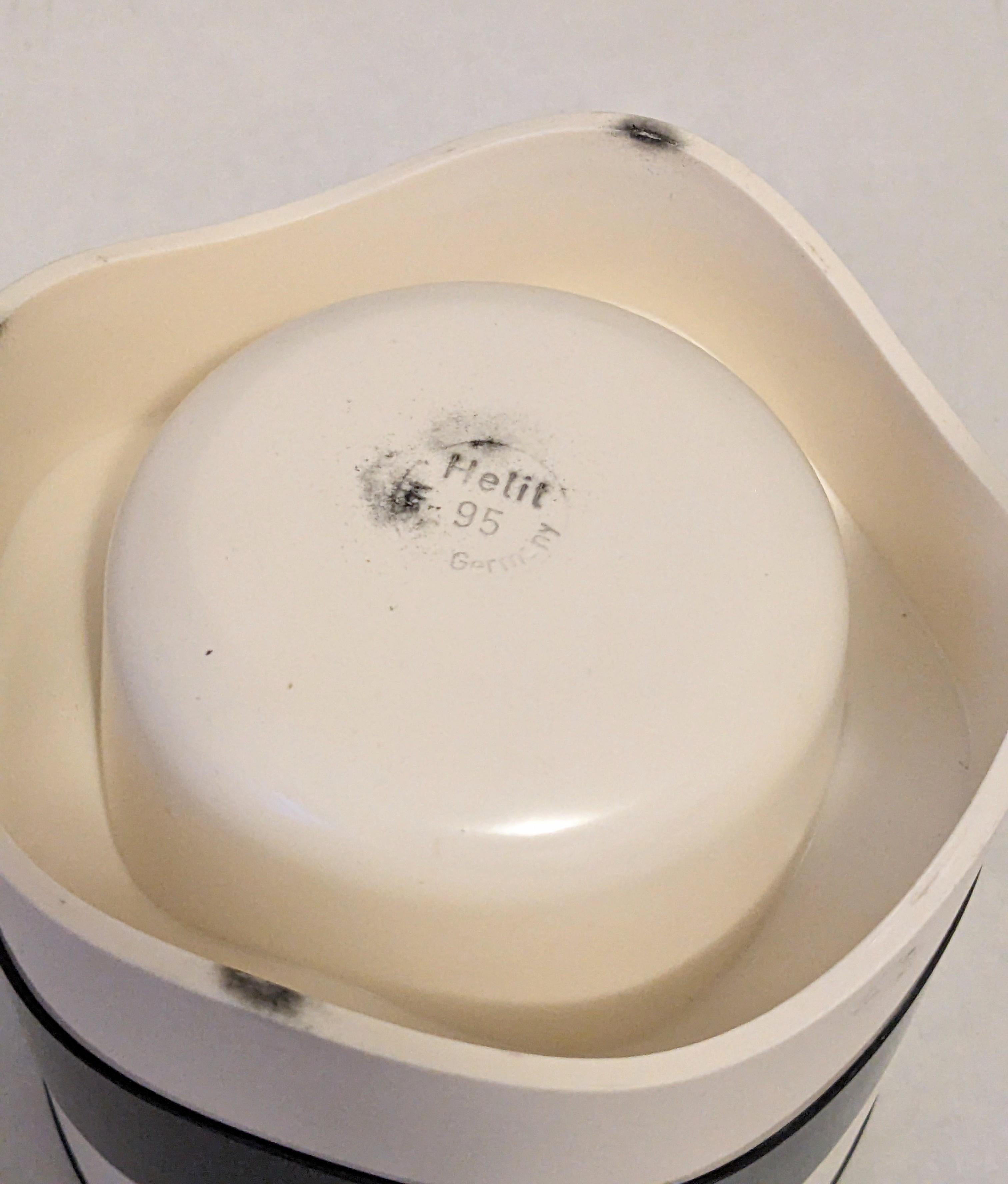 Stapelbare Aschenbecher oder Snackschalen aus Melamin, Walter Zeischegg für Helit (Kunststoff) im Angebot