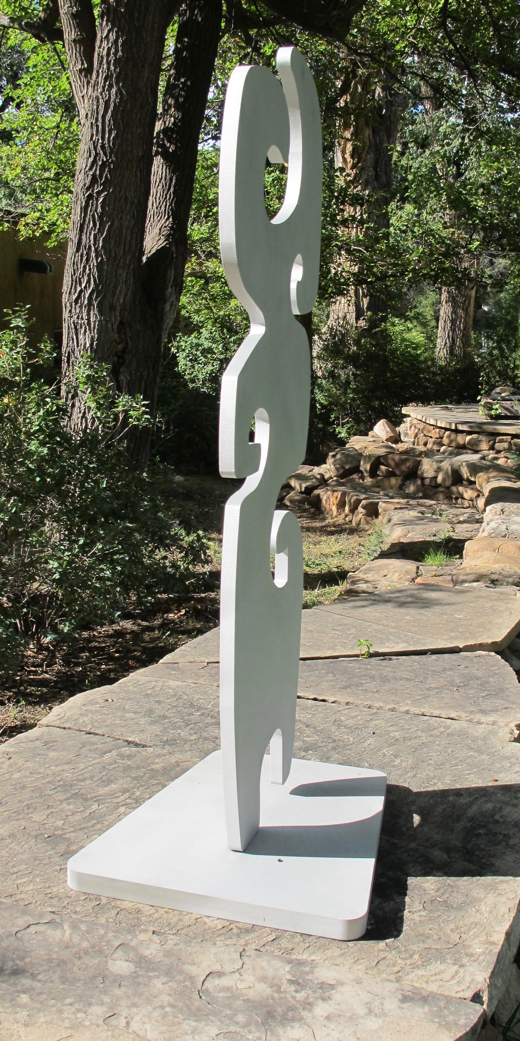 Grande-mère, Melanie Yazzie sculpture d'extérieur - Figure abstraite verticale en argent  en vente 1