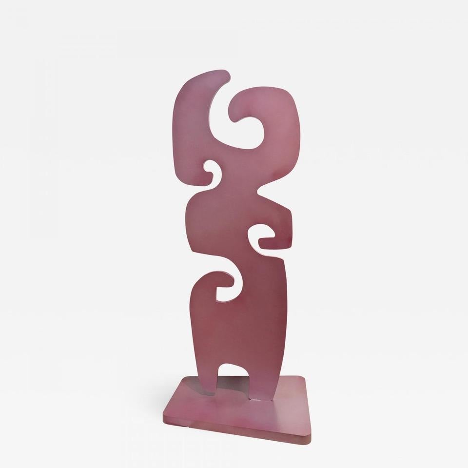 Grande-mère, couleur framboise, sculpture en métal abstrait pour l'extérieur de Melanie Yazzie en vente 2