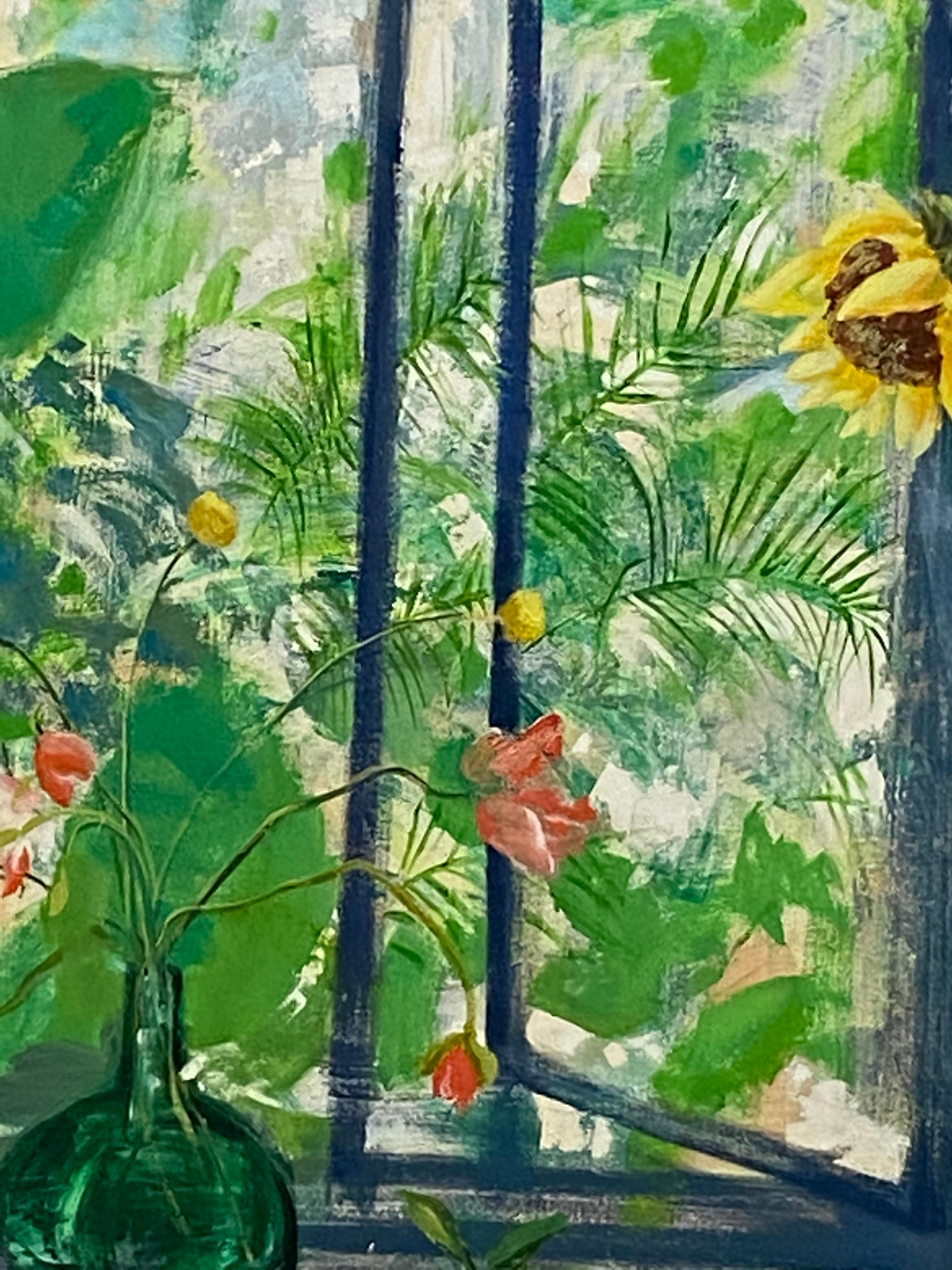 Arezzo-Sonnen, gelbe Sonnenblumen, Fenster, blaues botanisches Stillleben im Innenraum im Angebot 3